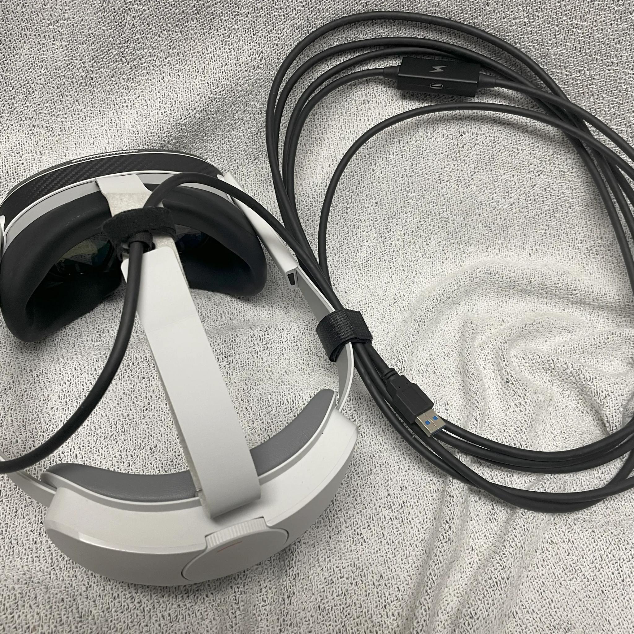 Pico 4 with accessories, used in good condition