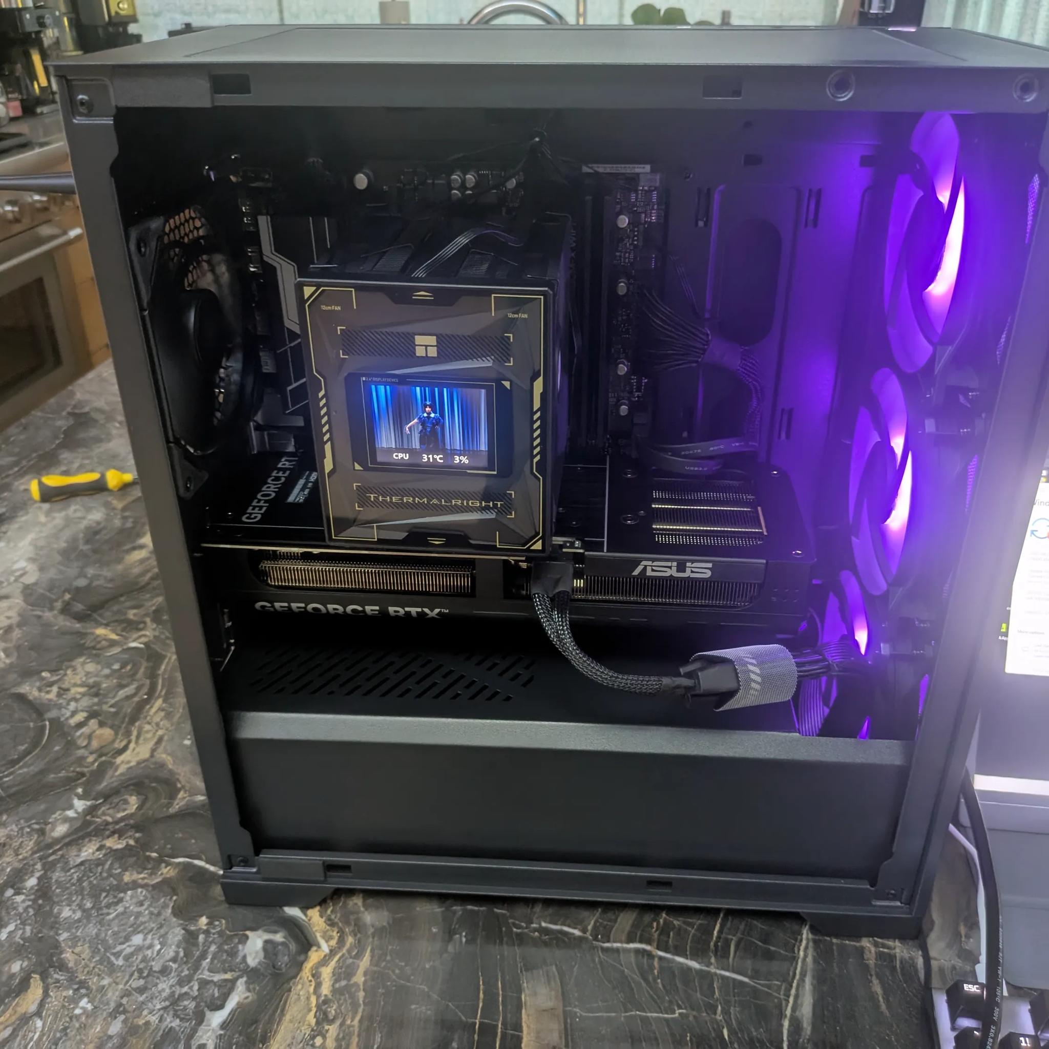 The Nightshade - RTX 5070, Ryzen 7 8700F, 32 GB DDR5, 2 TB Gen 4 NVME, RGB, LCD Display