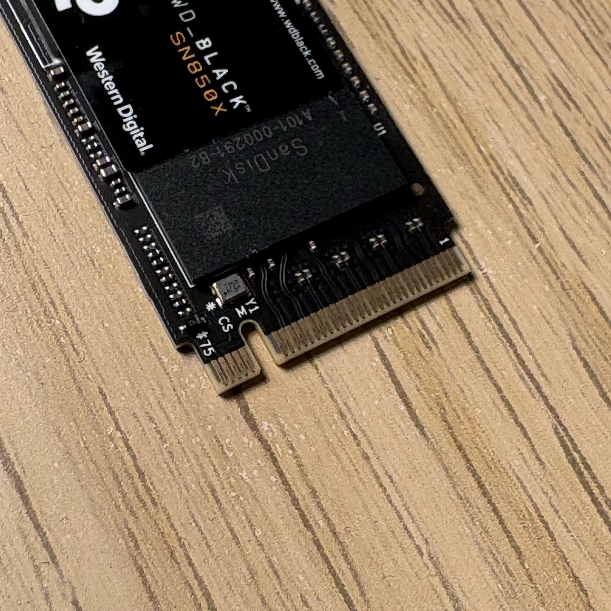 Western Digital WD_BLACK SN850X 1TB NVMe SSD Gen 4 Game Drive Black