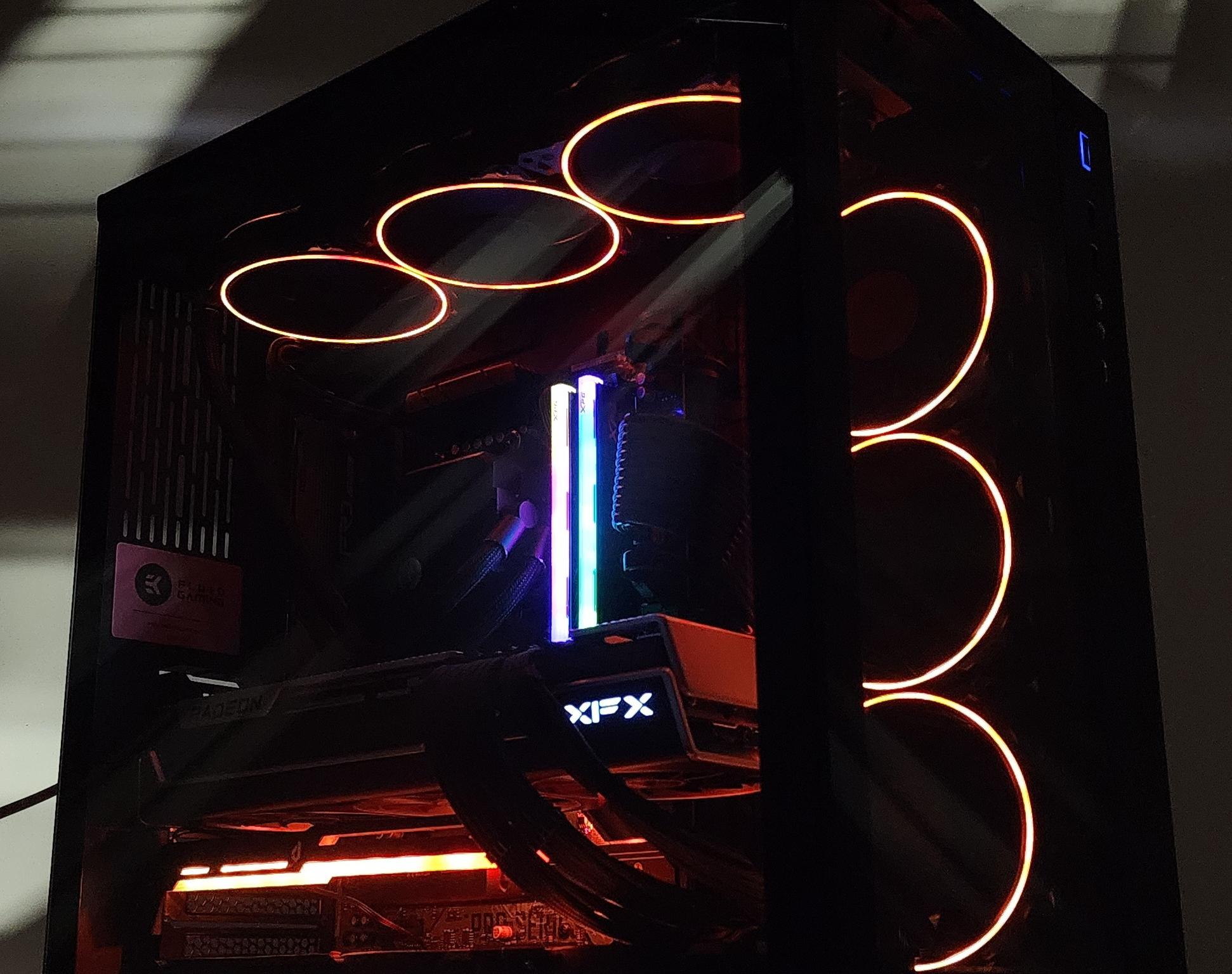 Gaming PC Ryzen 9 7900X3D 32GB RAM 2TB SSD RX 7900 XTX 24GB Windows 11 Computer