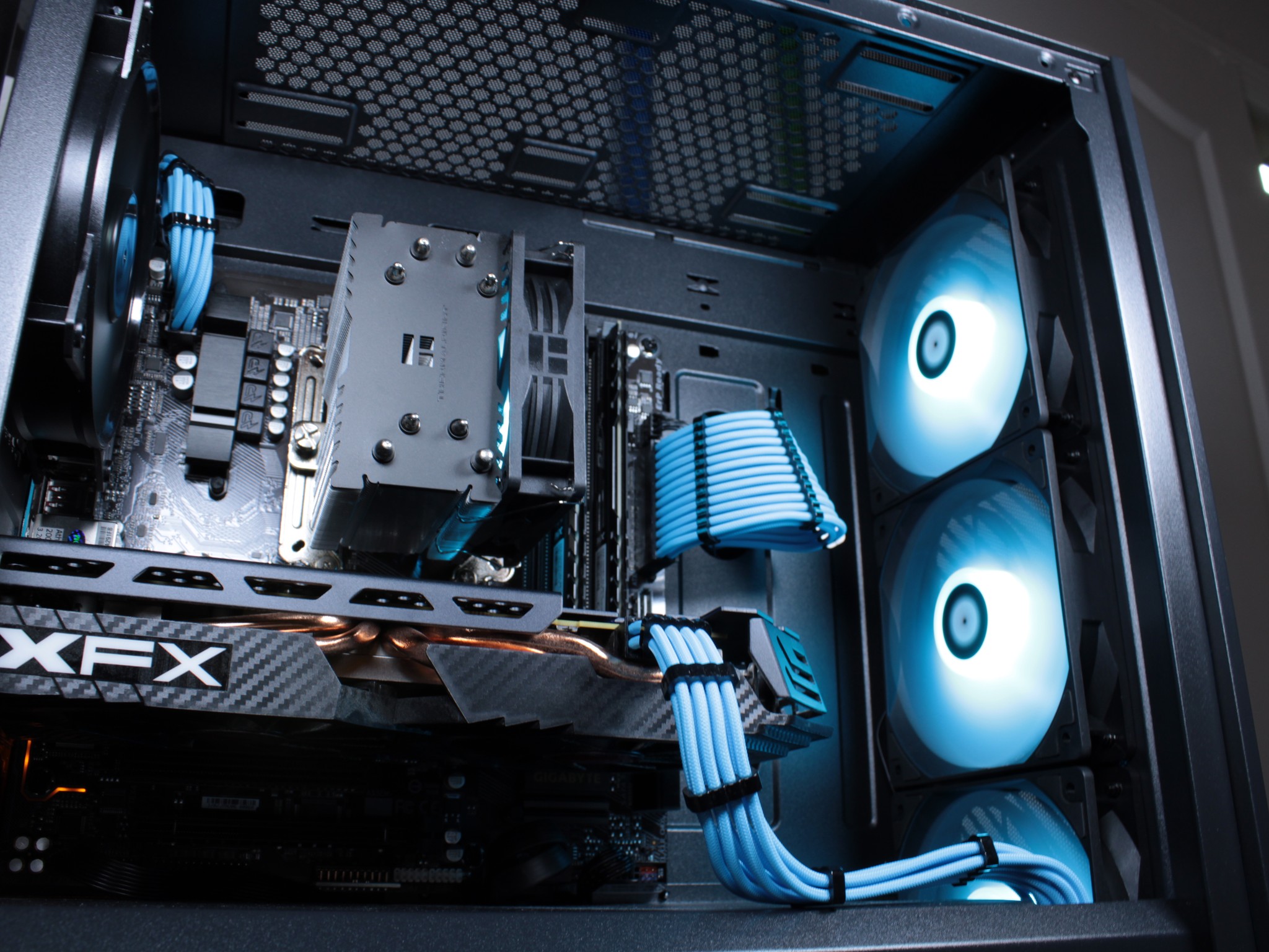 AMD RX 580 8GB | Ryzen 5 2600 | 16 GB DDR4 3200MHz Ram | 1 TB NVMe M.2 | Win 11 Activated | WiFi