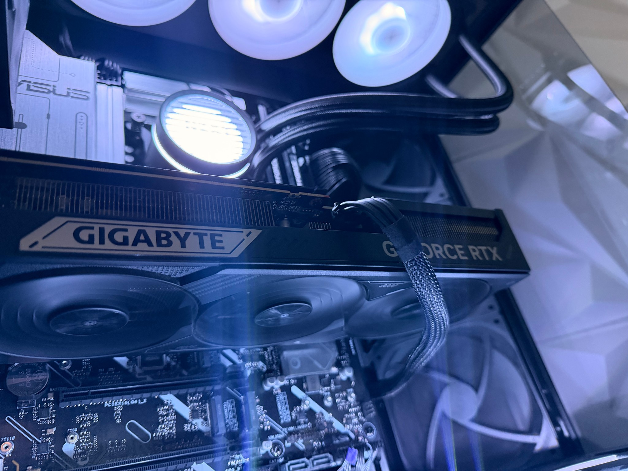 GIGABYTE GeForce RTX 5080 WINDFORCE OC SFF 16G
