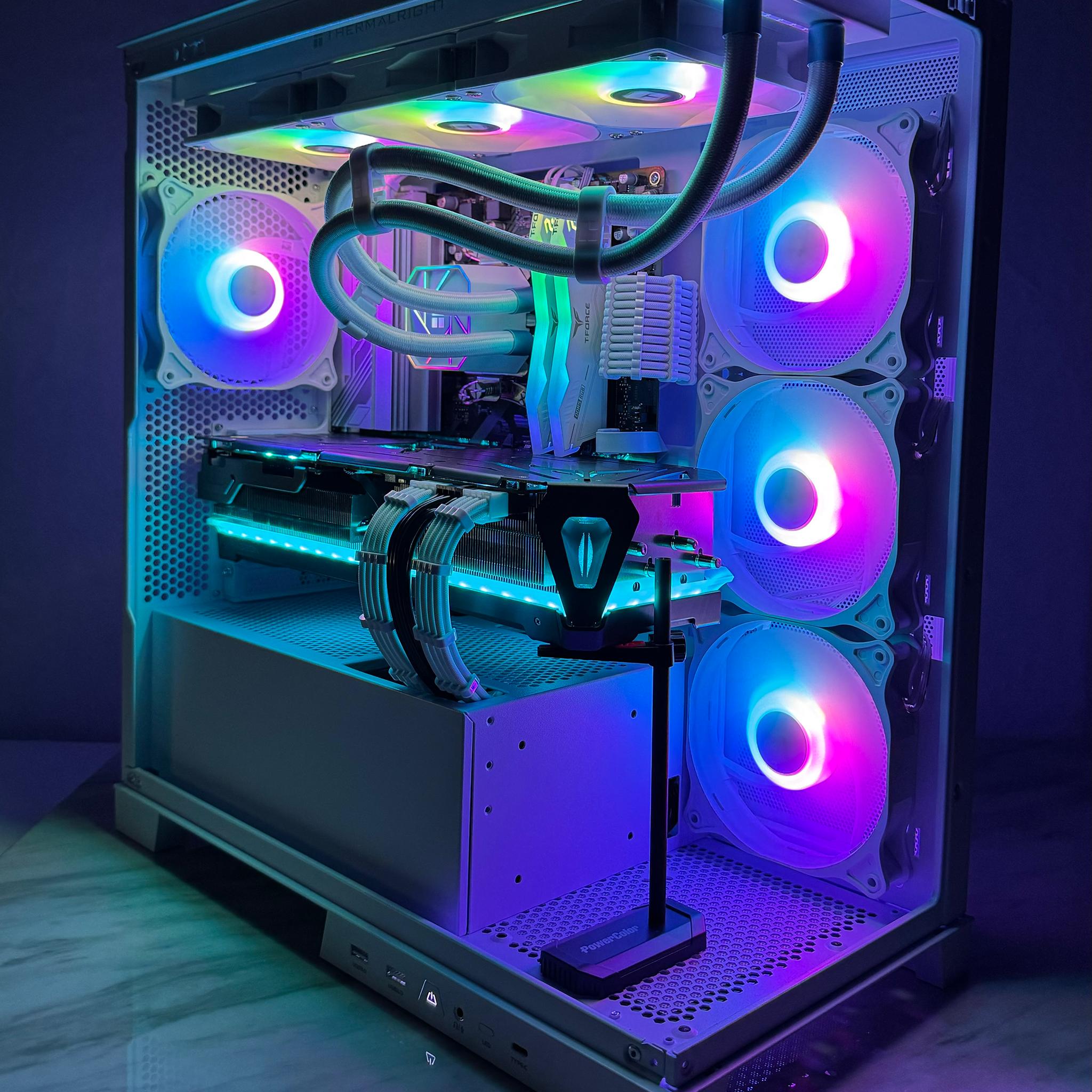 ⬜️⚫️Ultimate 4K/1440p Gaming workstation◻️Rx 7900 XTX◻️Ryzen 7 8700F ◻️W11 pro◻️32gb Ram◽️1Tb ⚫️⬜️