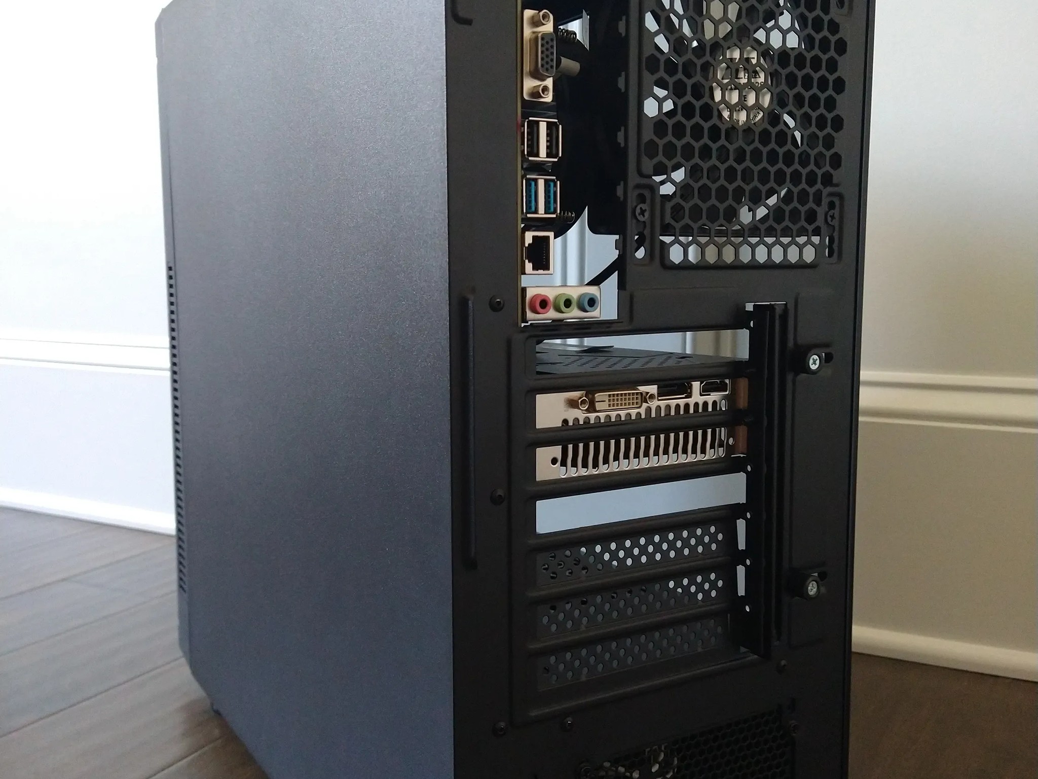 Gaming Desktop PC - RX 580 + Intel i5-3330 - 16GB RAM - 512GB SSD - Windows 10 - RGB Case