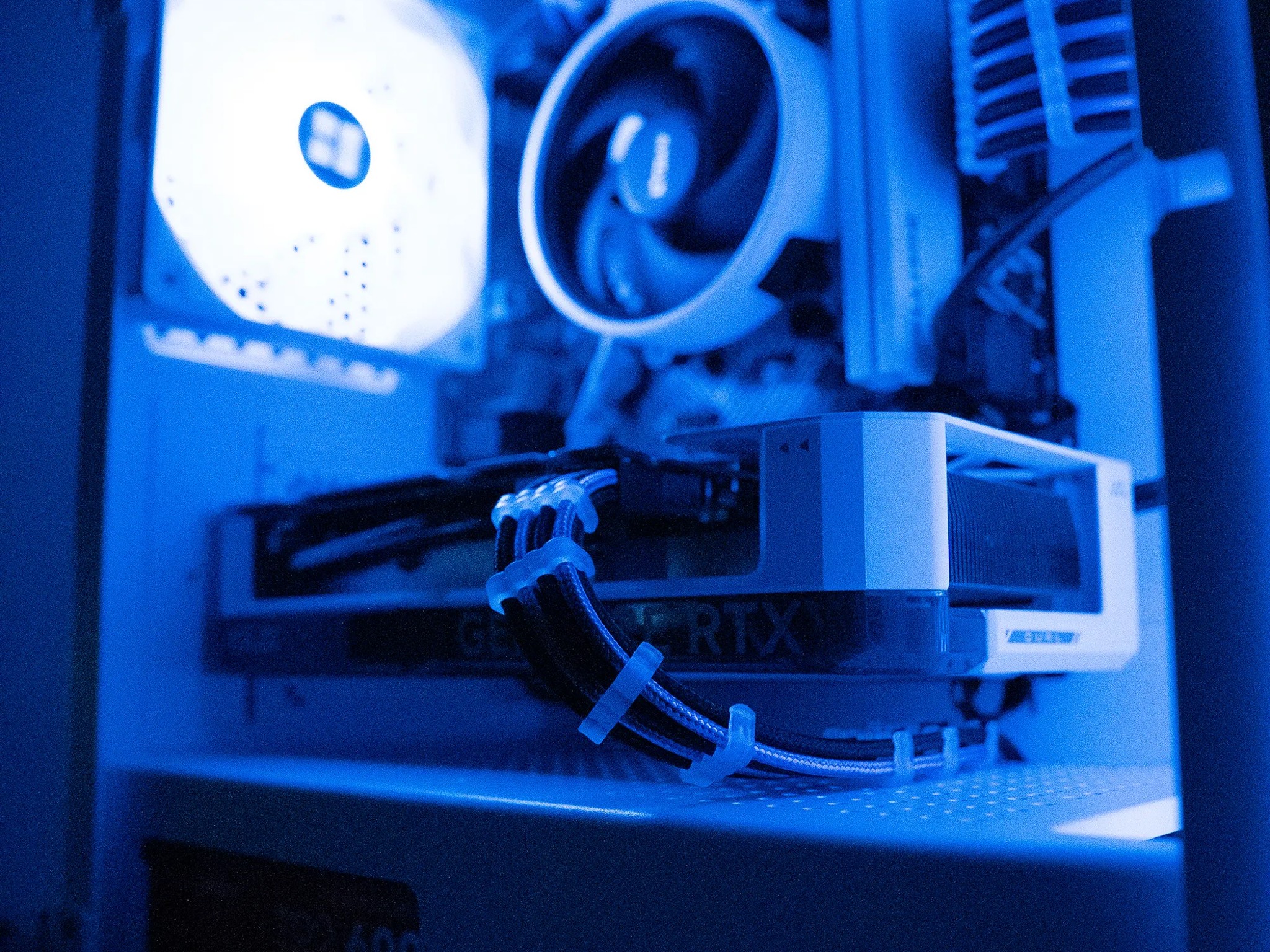 ❄️🌨 | ASUS RTX 4060 | RYZEN 5 5500 | 16GB DDR4 RAM | 1TB | Arctic Freeze 4.0