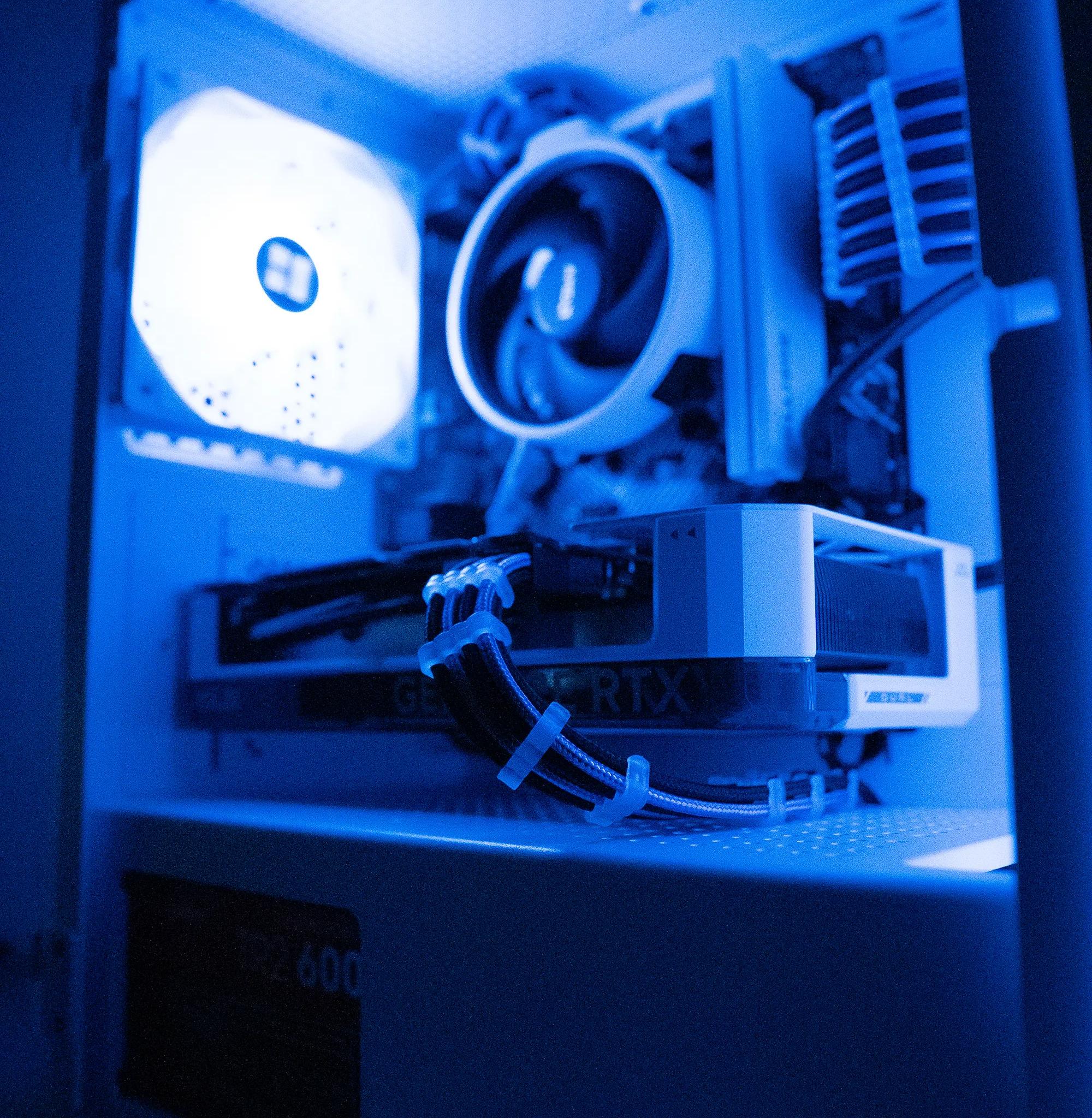 ❄️🌨 | ASUS RTX 4060 | RYZEN 5 5500 | 16GB DDR4 RAM | 1TB | Arctic Freeze 4.0