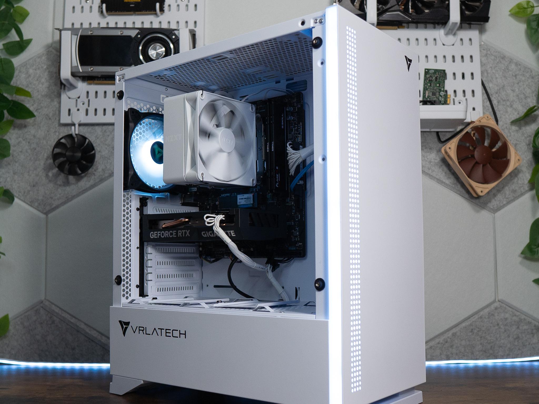 🌨🌨 | GIGABYTE RTX 4060 | RYZEN 5 8400F | 32GB DDR5 RAM | 1.5TB | Arctic Snow
