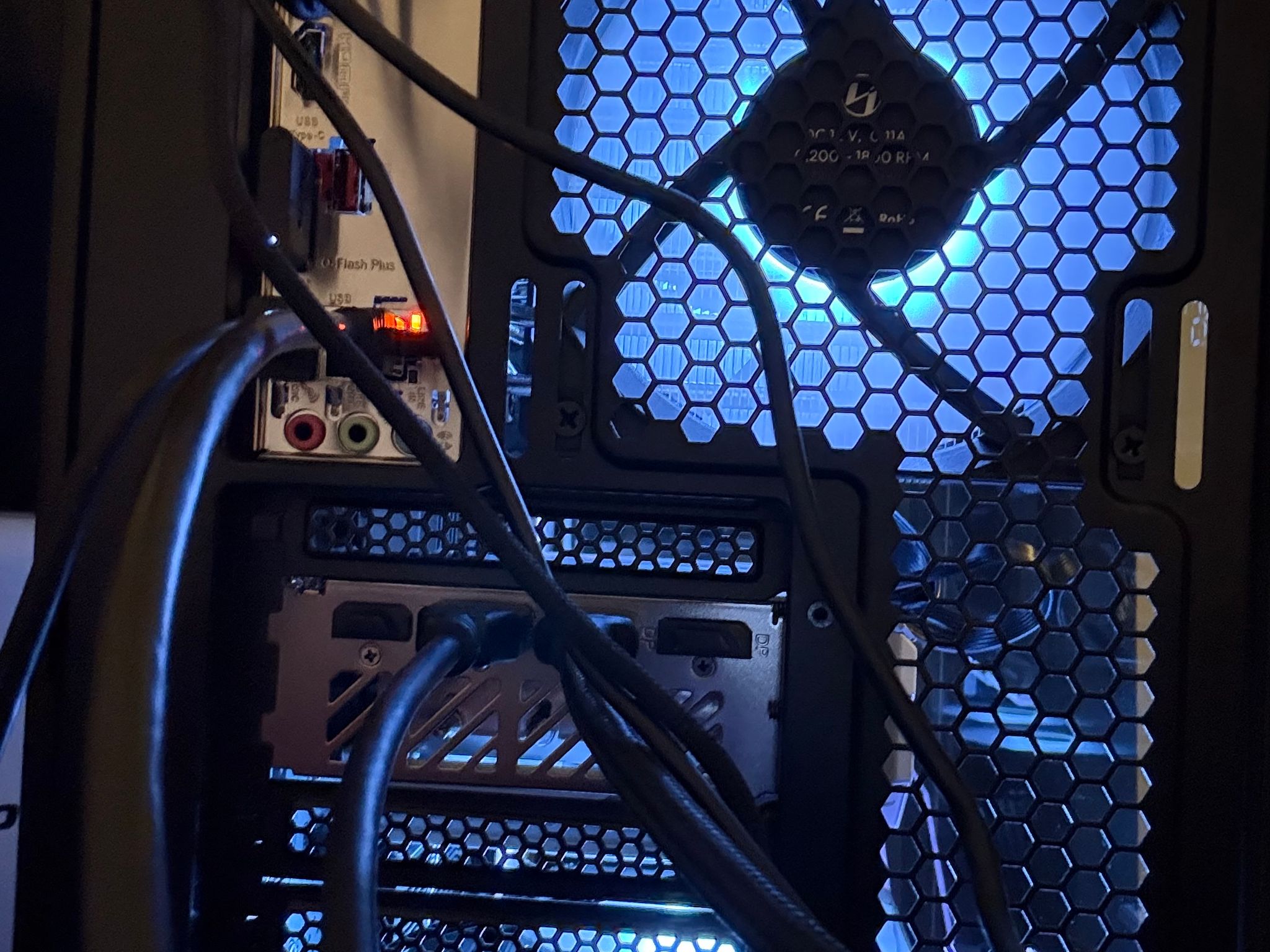 Gigabyte Radeon RX 9070 XT OC Custom Gaming PC - Ryzen 7 5800X3D, 32GB RAM, 3TB SSD Storage