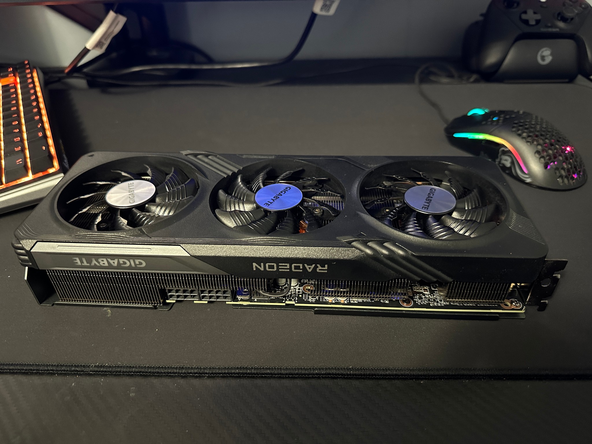 Gigabyte Radeon RX 7600 XT GAMING OC 16G