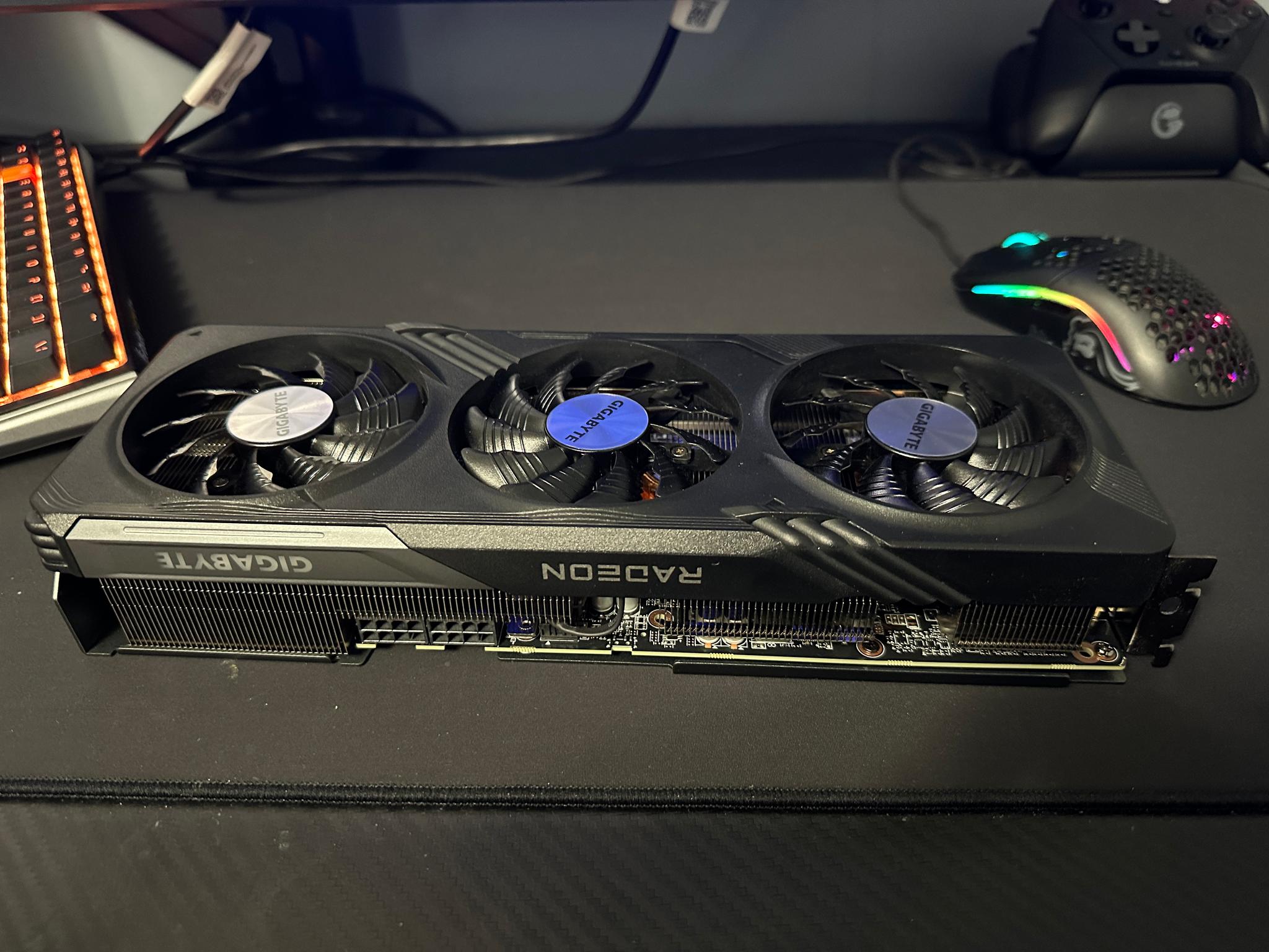 Gigabyte Radeon RX 7600 XT GAMING OC 16G