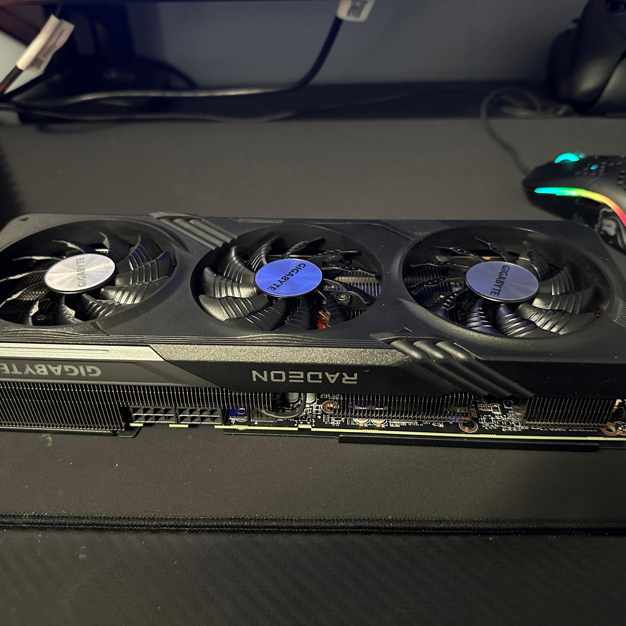 Gigabyte Radeon RX 7600 XT GAMING OC 16G