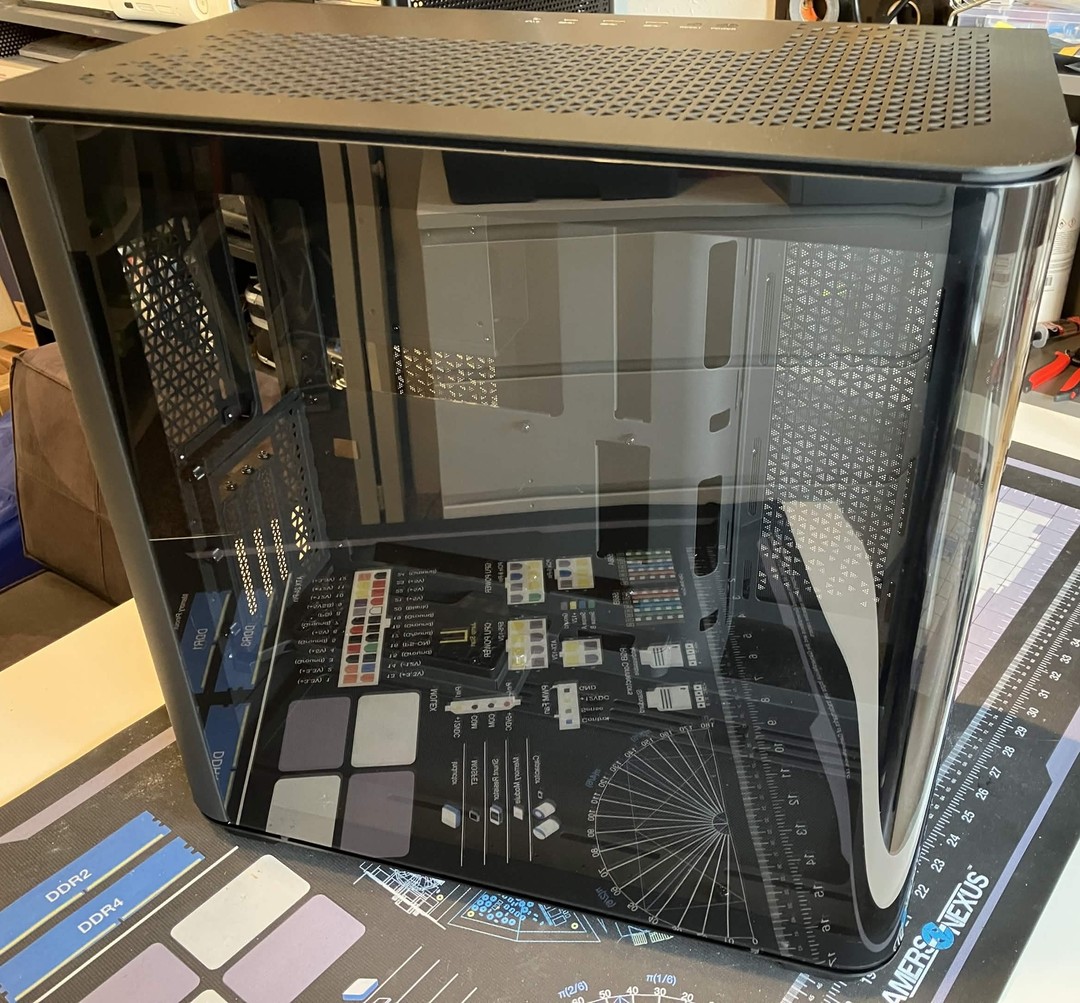MSI MEG MAESTRO 700L PZ - Limited Edition Case #600 | Jawa