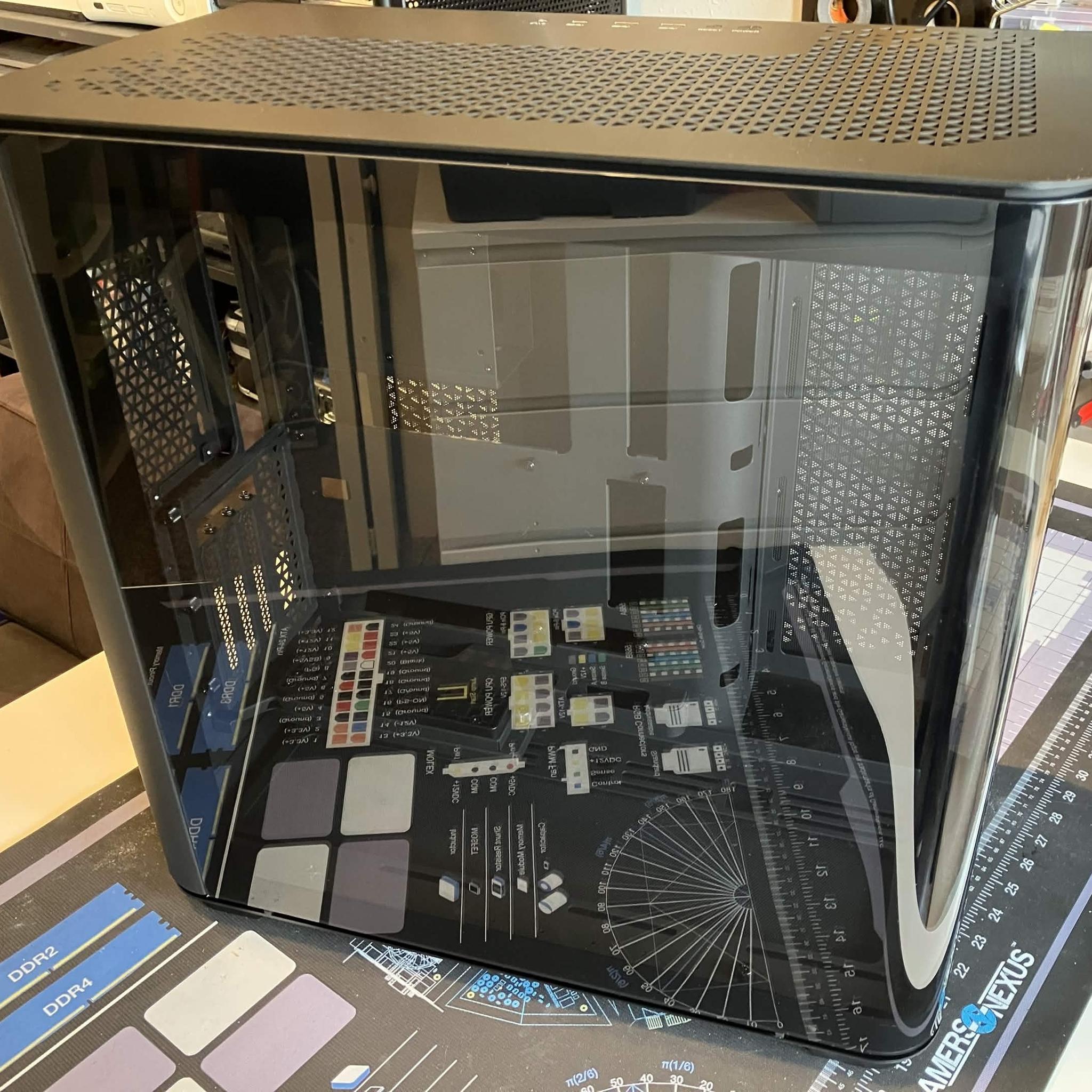 MSI MEG MAESTRO 700L PZ - Limited Edition Case #600