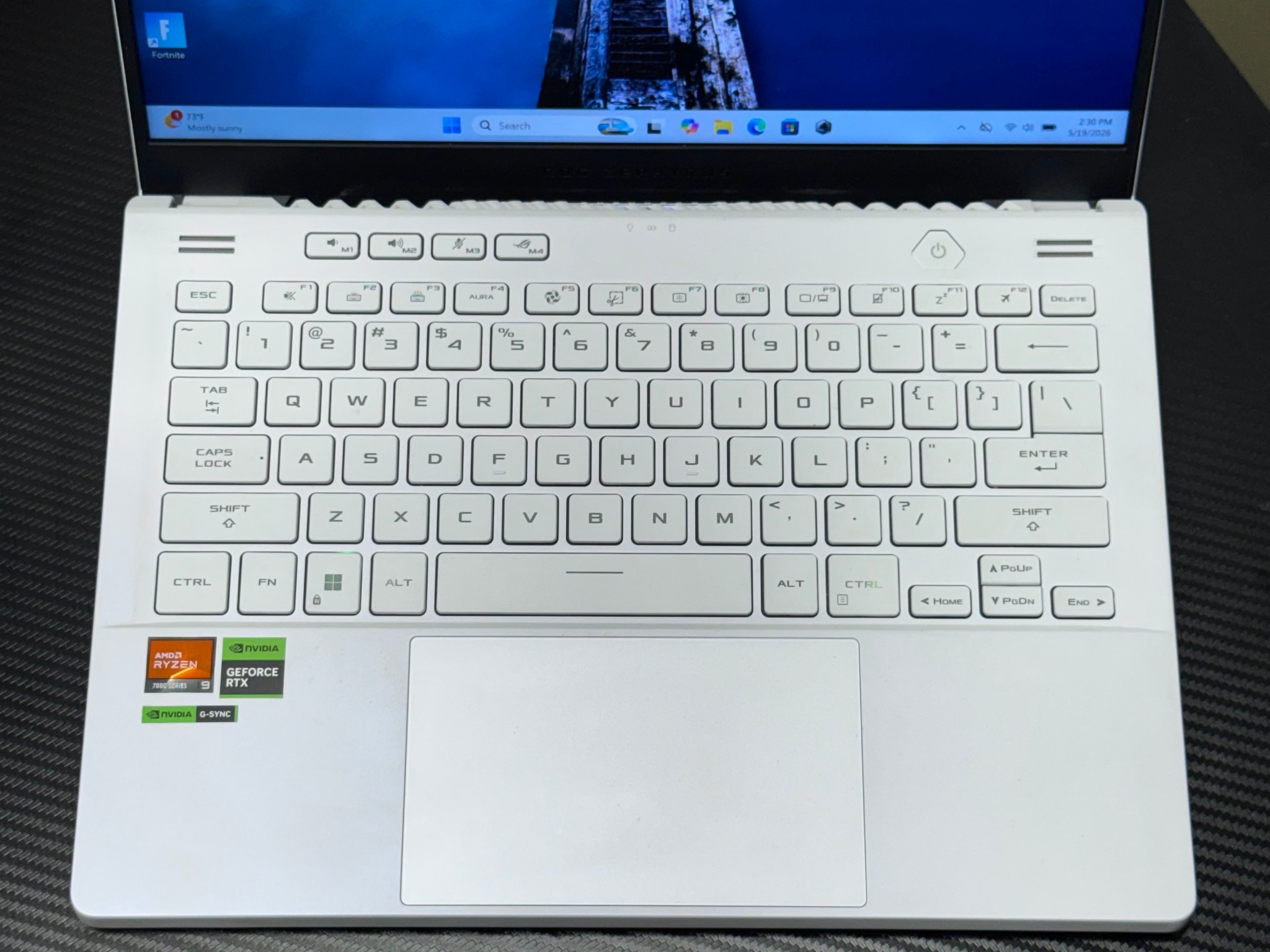 Gaming laptop / RTX 4060 / Ryzen 9 / 32GB DDR5 Ram / 1TB SSD / 165Hz 1440P Resolution