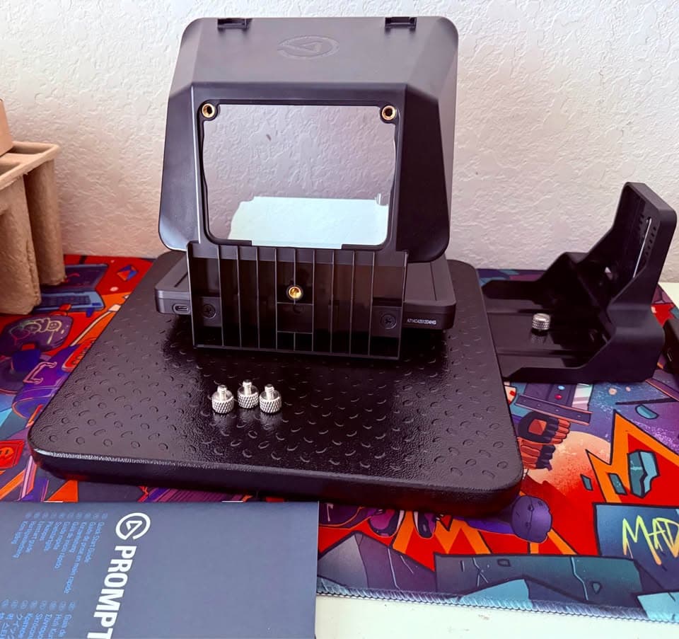 Elgato Prompter | Teleprompter with Built-in Screen | Complete in Box