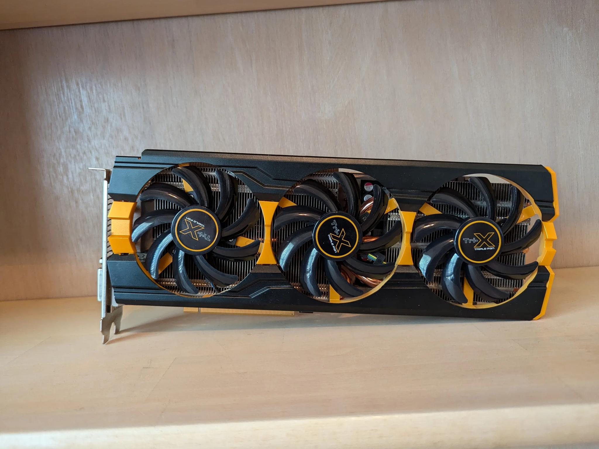 USED - Radeon Sapphire Tri-X R9 290 OC - GDDR5 4GB