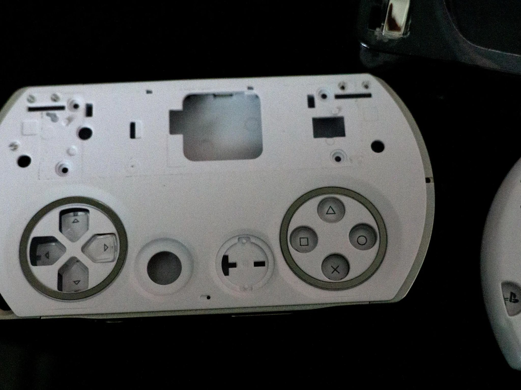 PSP Go White Shell replacement + screen!