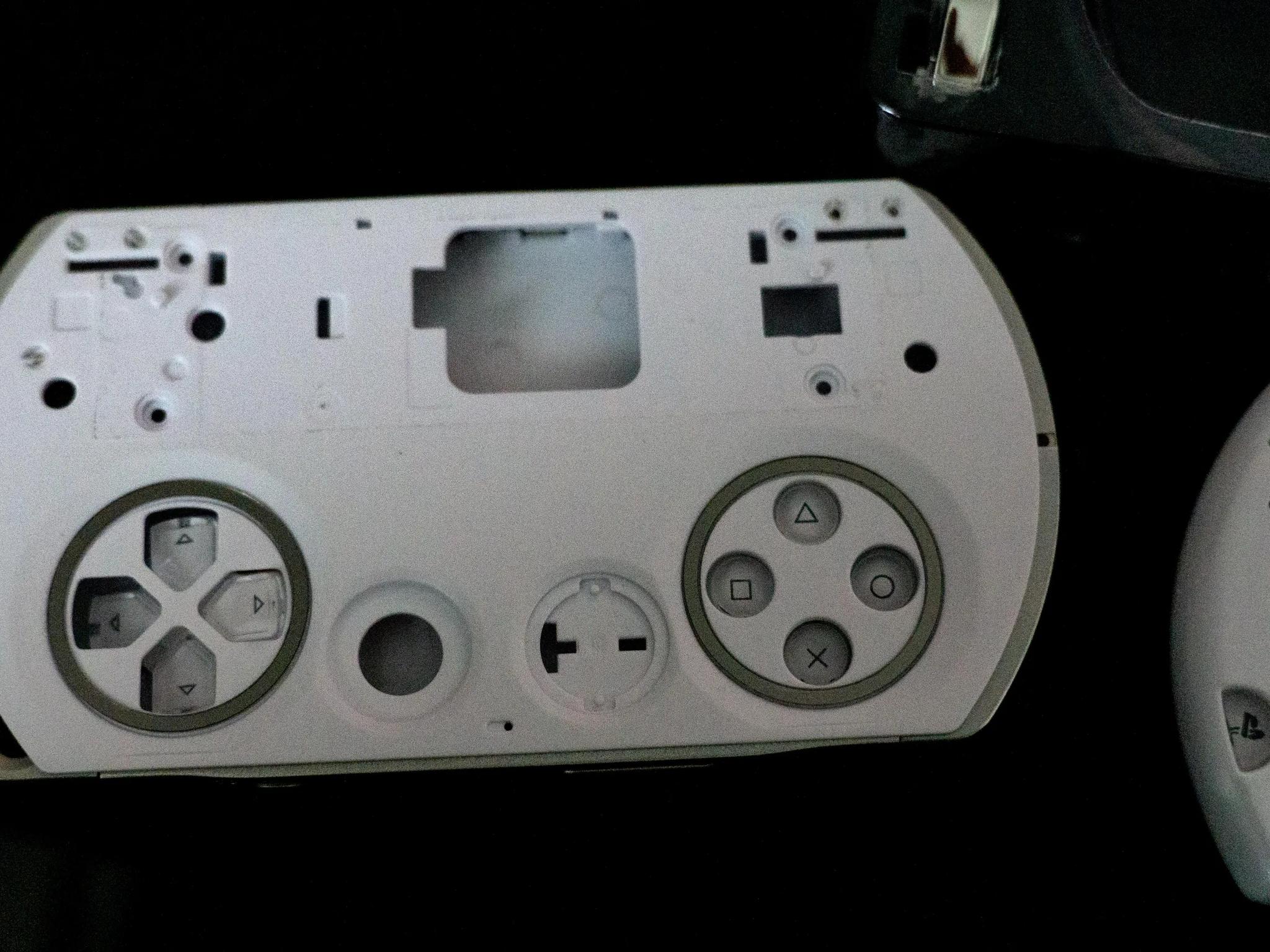 PSP Go White Shell replacement + screen!