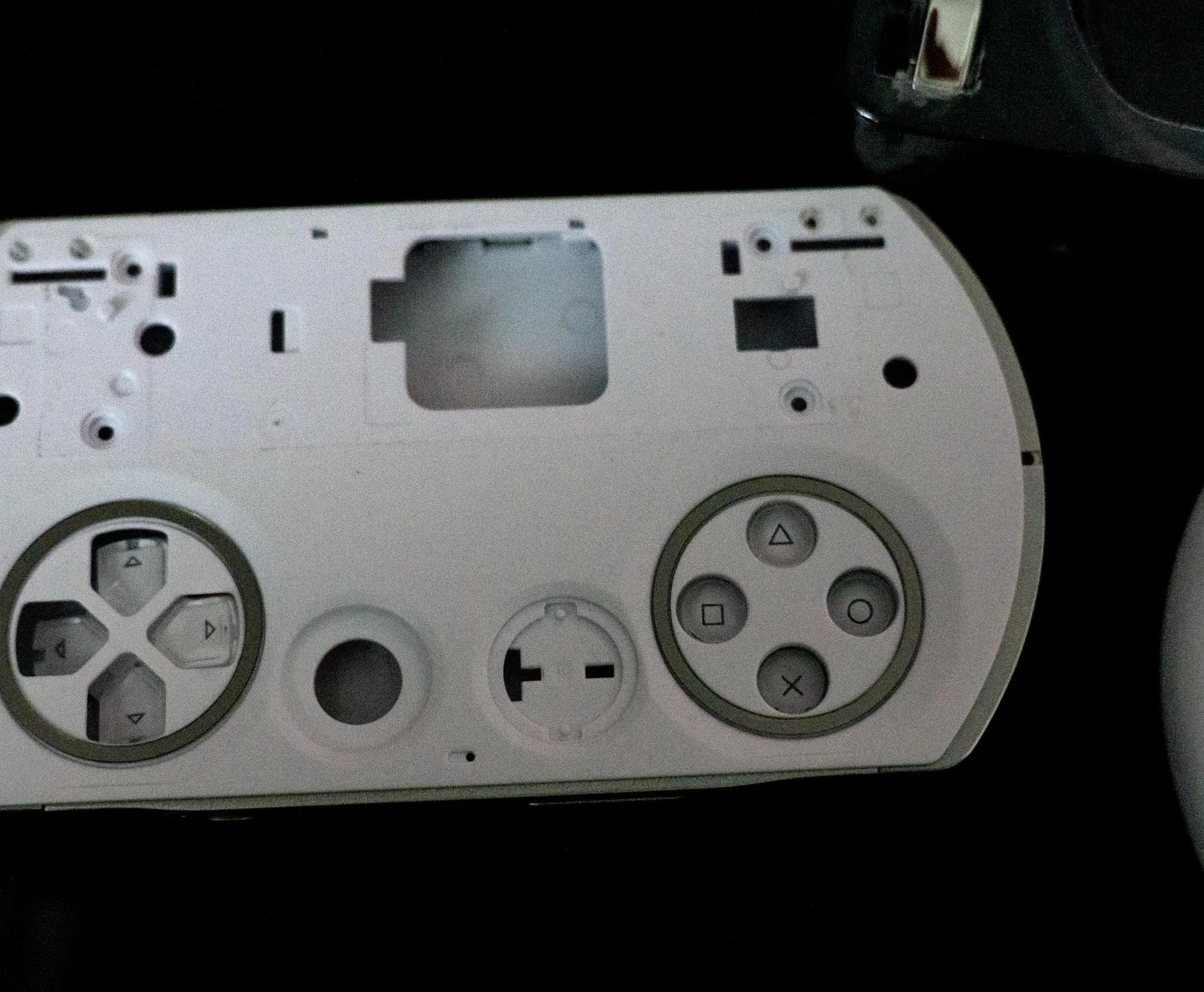 PSP Go White Shell replacement + screen!