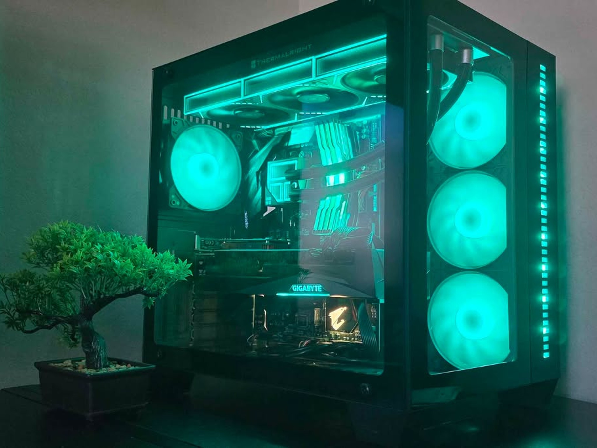 "Tron Battery" Custom Gaming PC Ryzen 5700x/RTX 3080 12GB