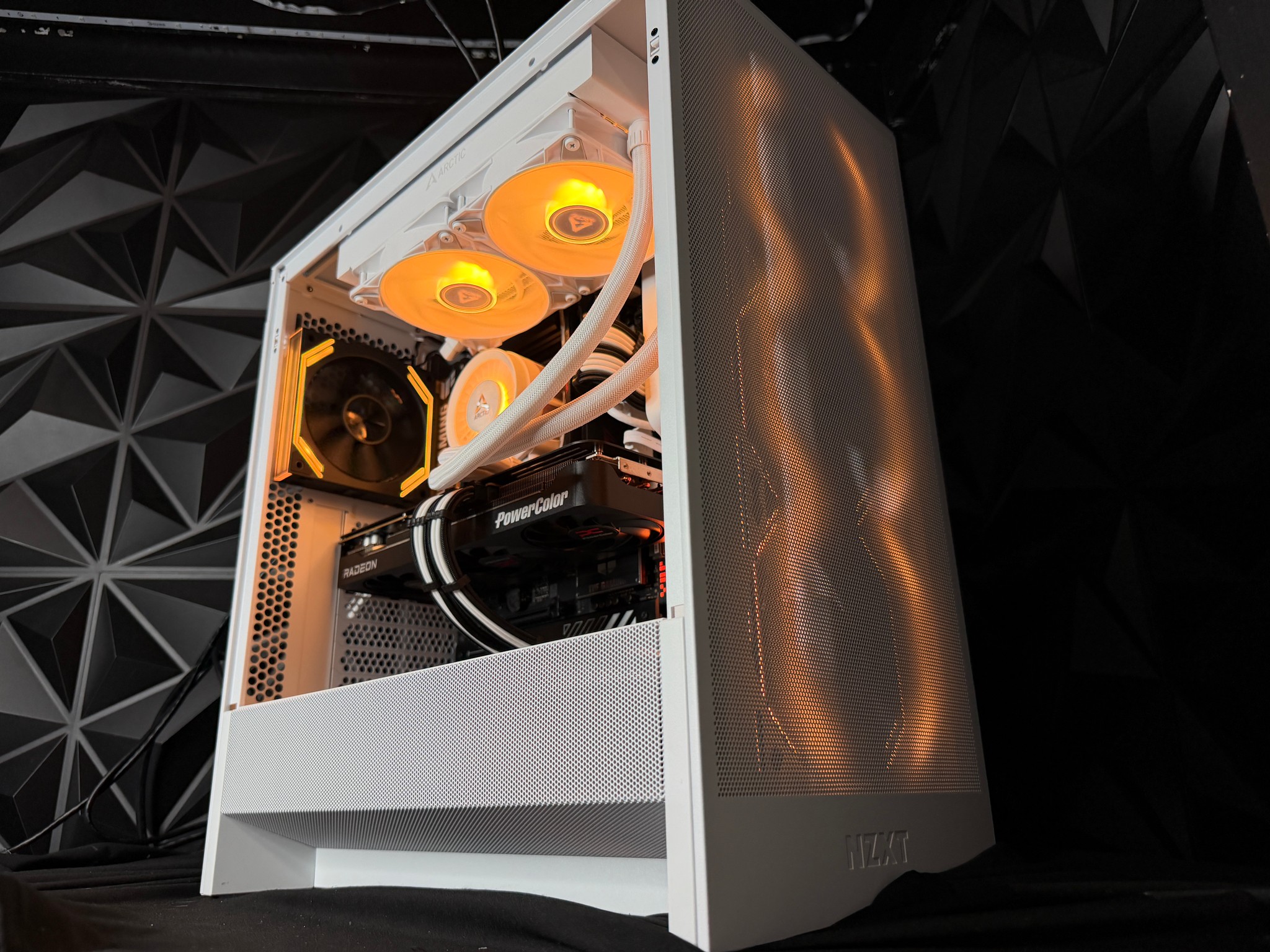 🖤🤍 BLACK HEART 🤍🖤 Ryzen 9 7900X| 9070 XT| 32 GB DDR5| 2.5 TB NVMe| 850W Gold PSU