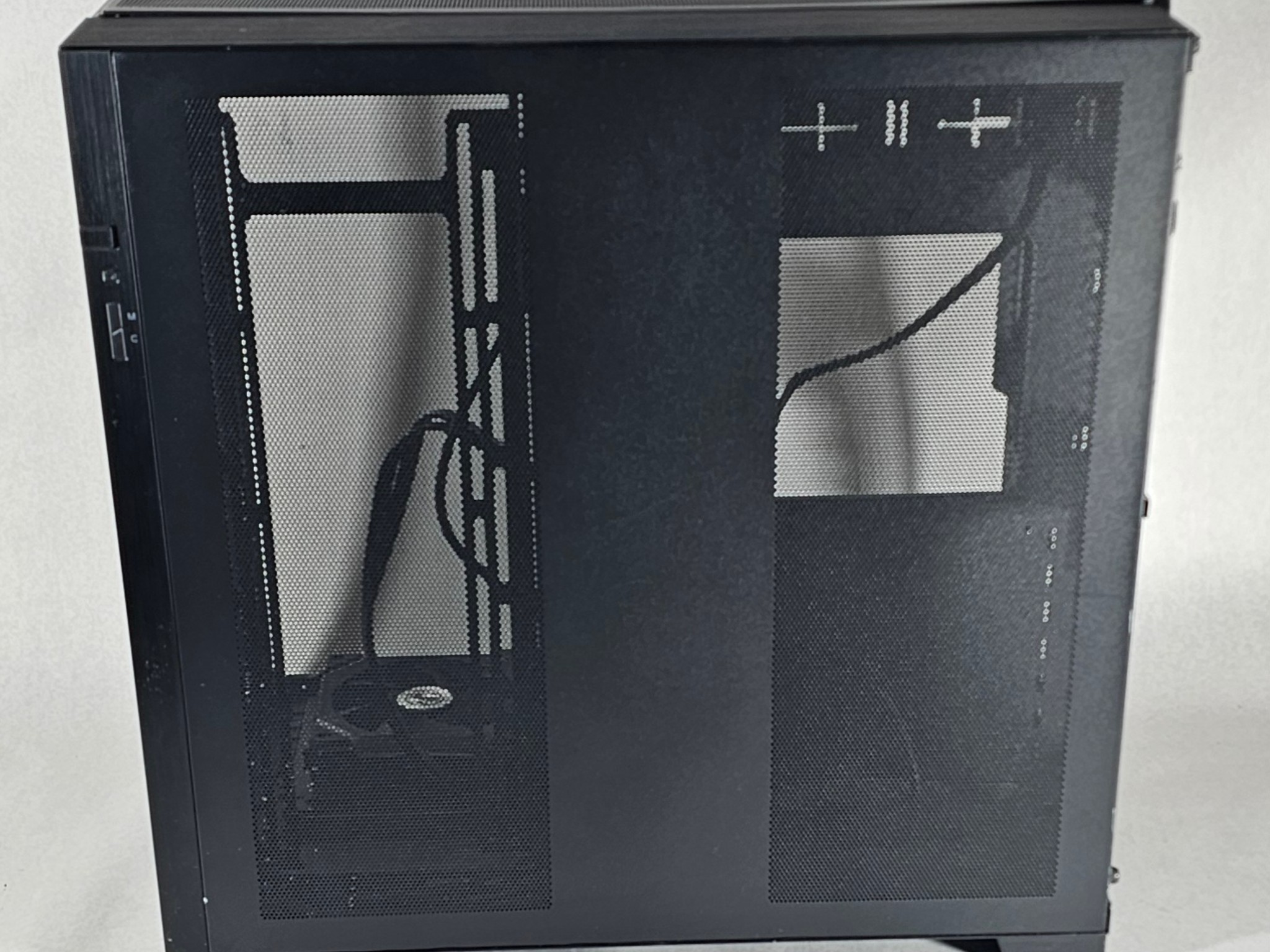 Lian Li PC Case 489 w\ Tempered Glass and 6 RGB Fans