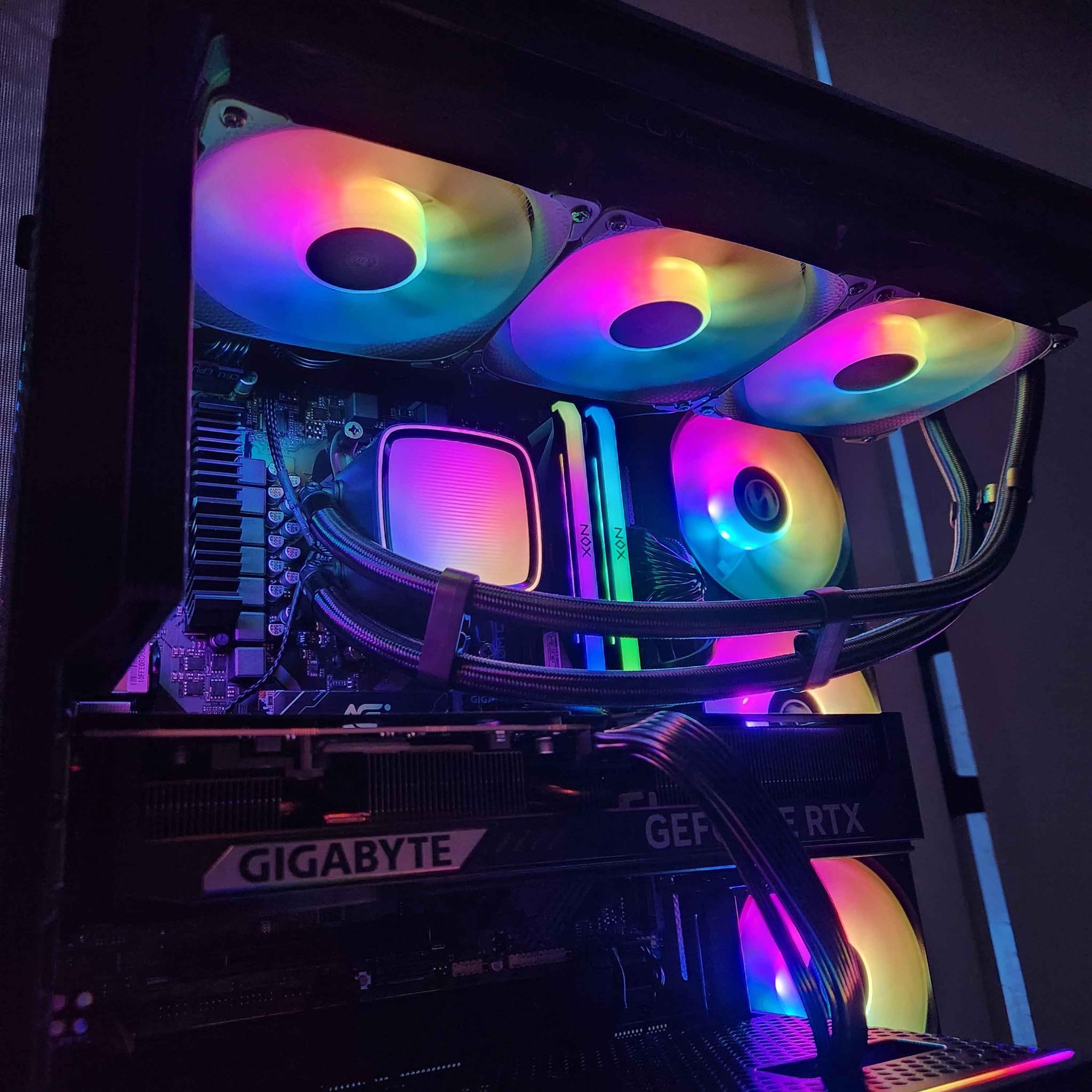 🍀RTX 5070 | Ryzen 7 7700 | 32GB DDR5 | 2TB NVMe | WiFi | Windows 11