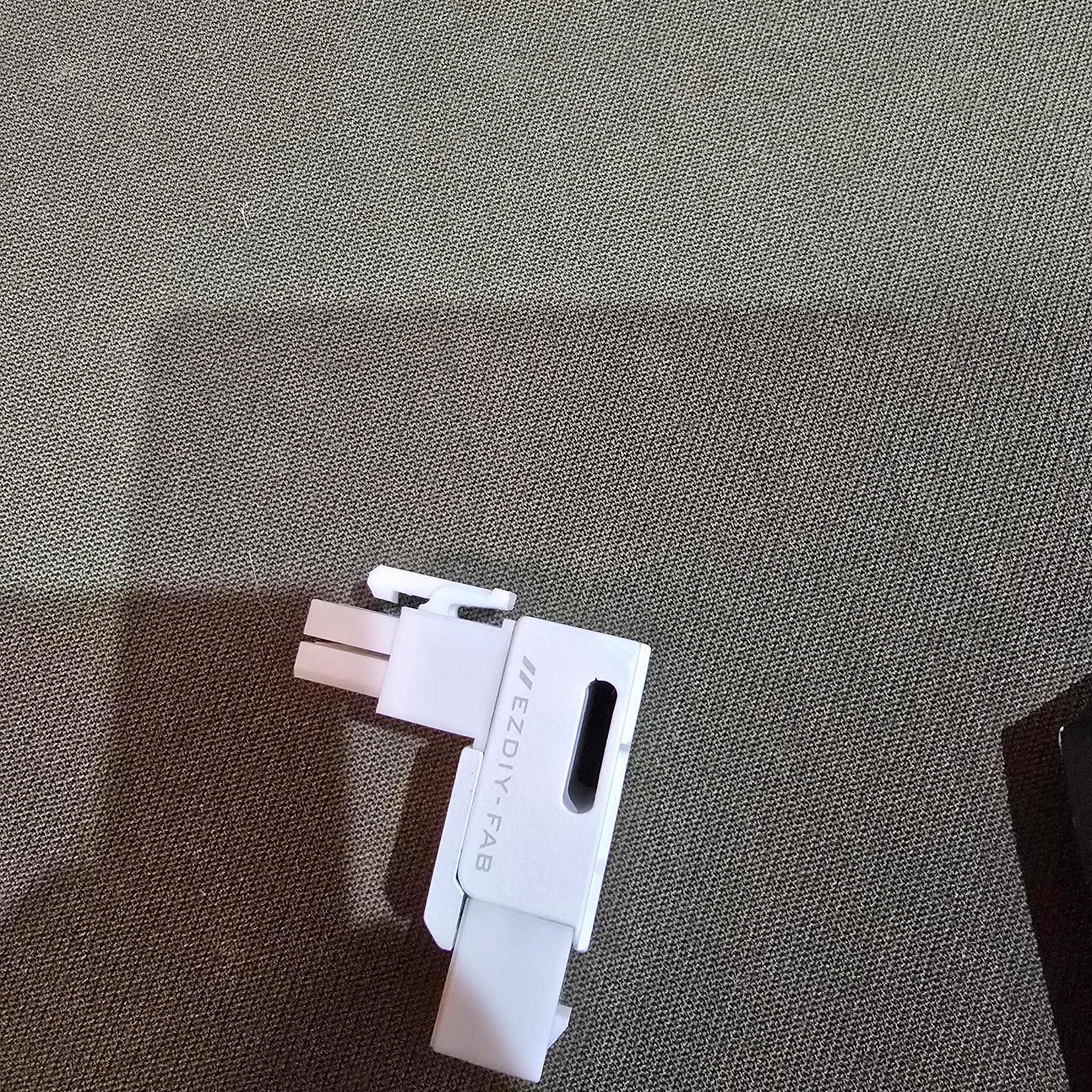 EZDIY-FAB Shield Series 8-Pin PCIe GPU Power Adapter 90-Degree Angled Connector Reverse Type White