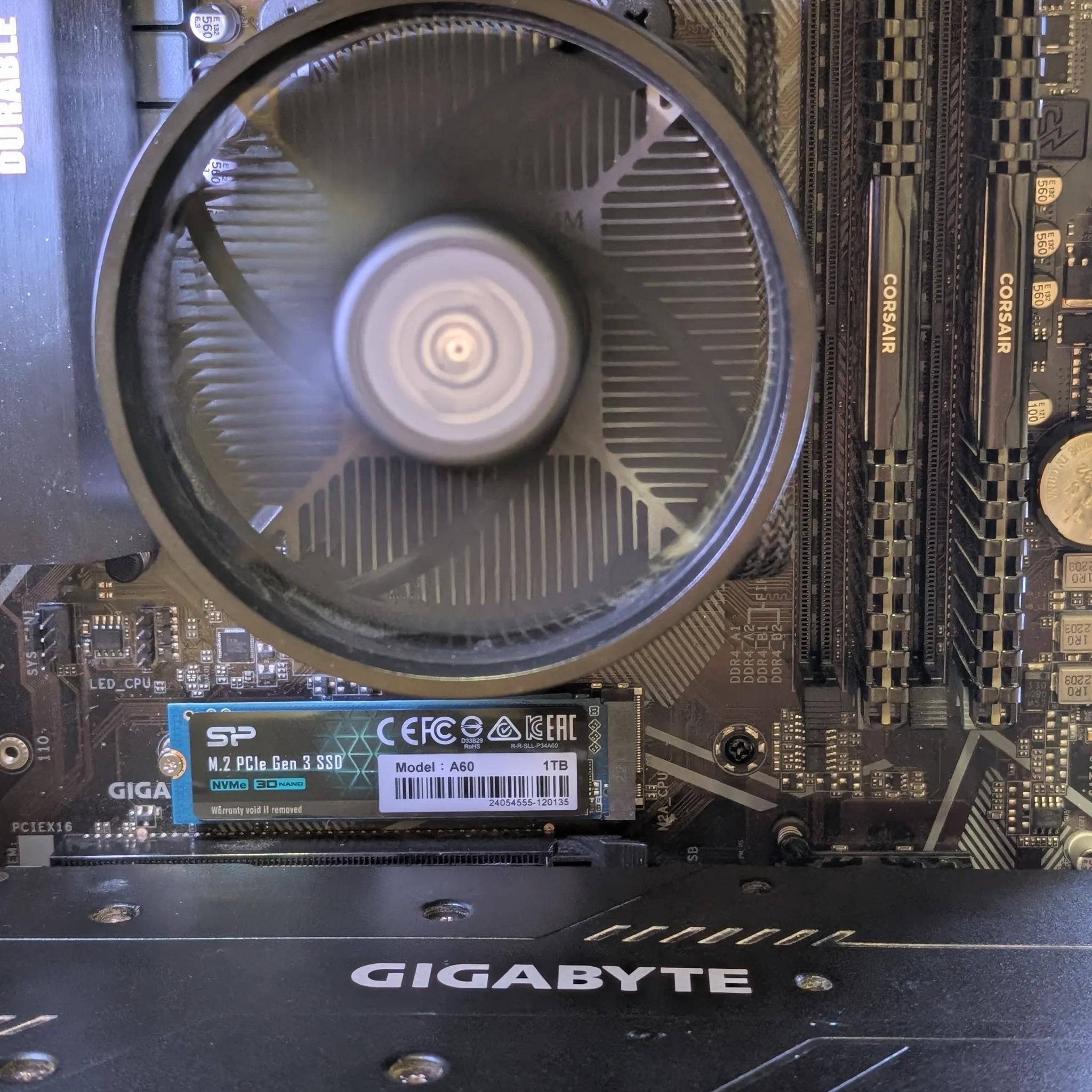RX 5700 XT, Ryzen 3600, 16 GB DDR4, 1 TB NVME, WiFi/BT- Cube Gaming PC