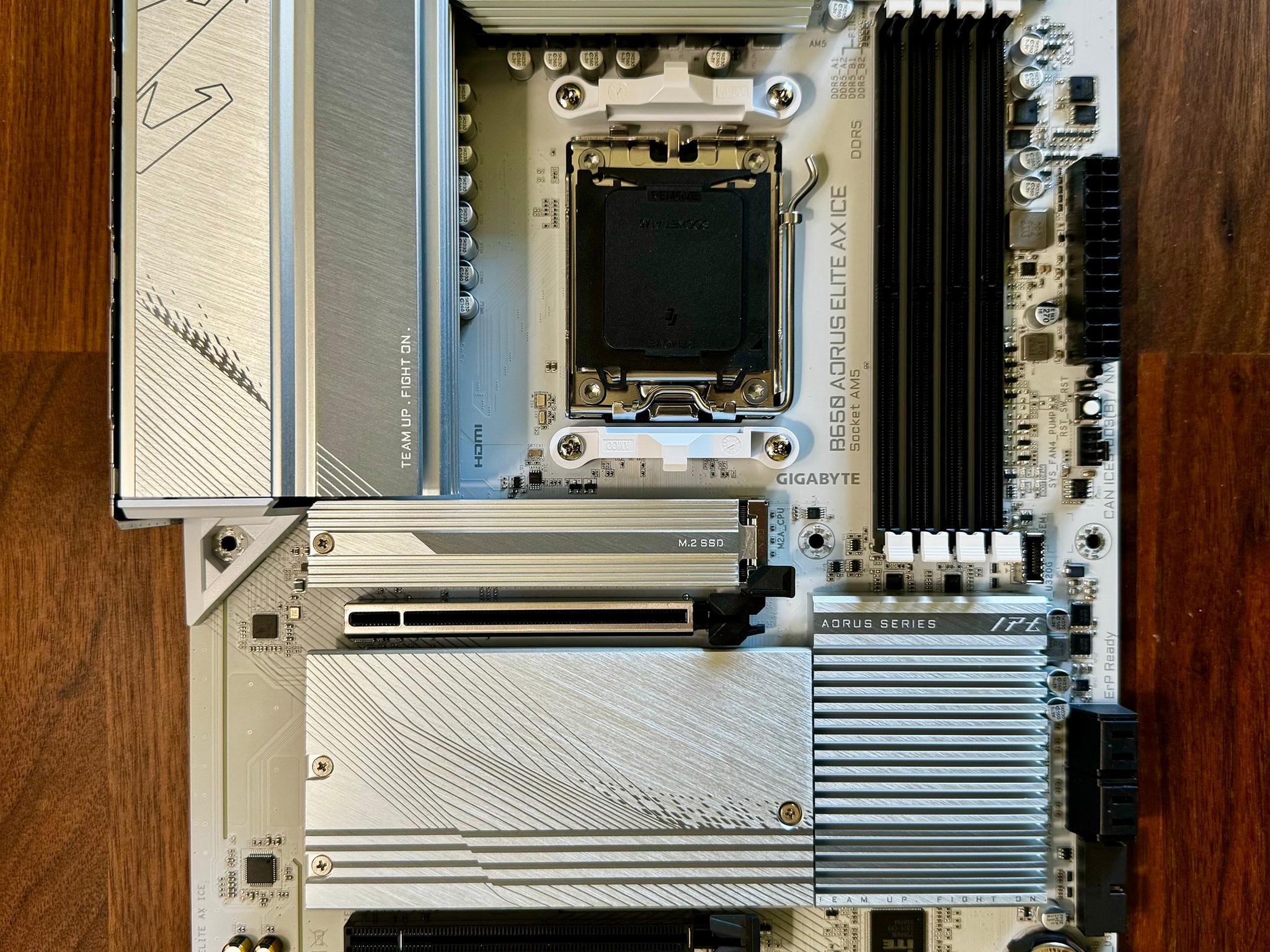 Gigabyte B650 AORUS ELITE AX ICE (DDR5, AM5)