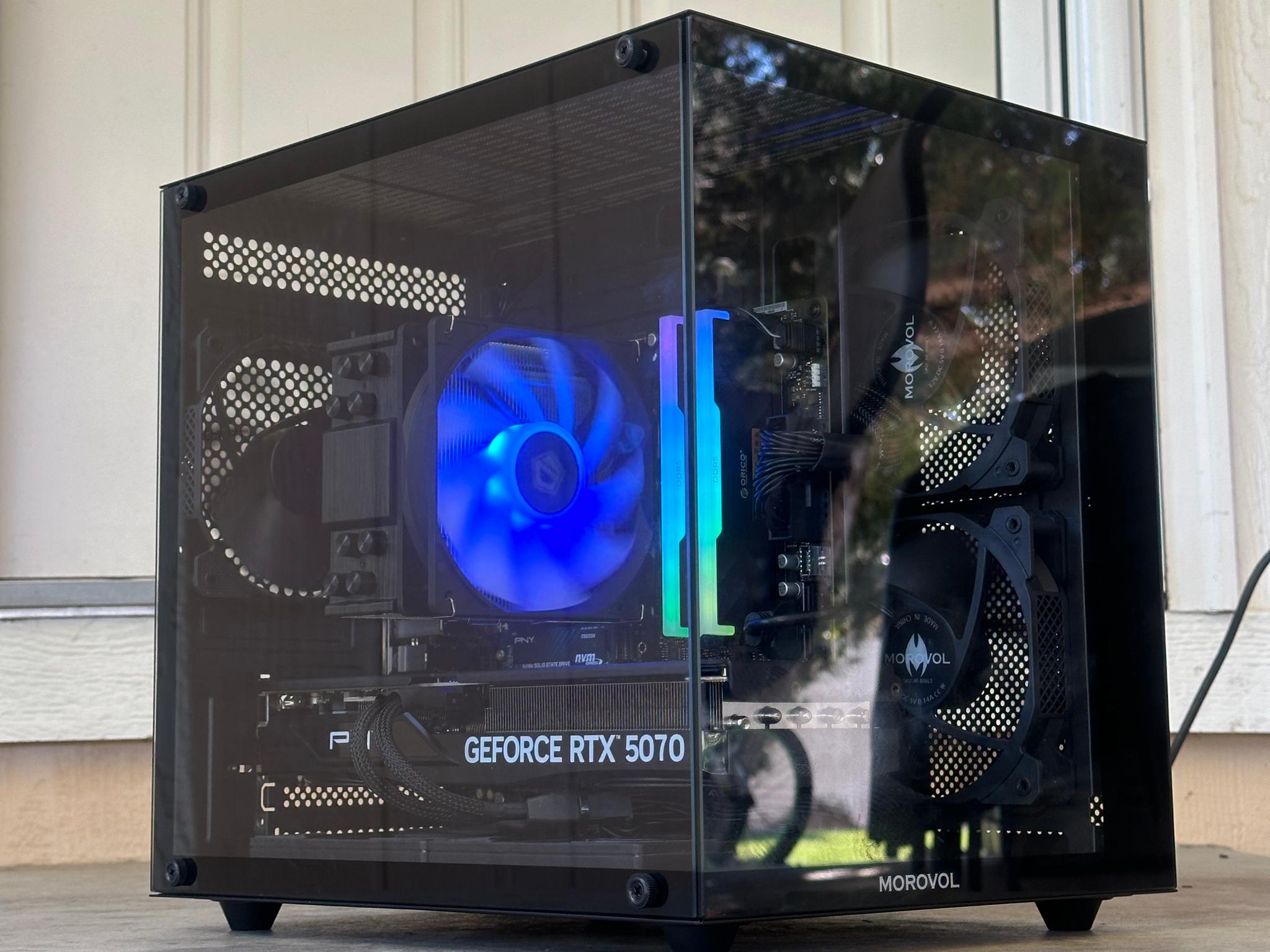 Rtx 5070 / Ryzen 7 8700F / 32GB 7200MHz / 1TB nvme ssd / Windows 11