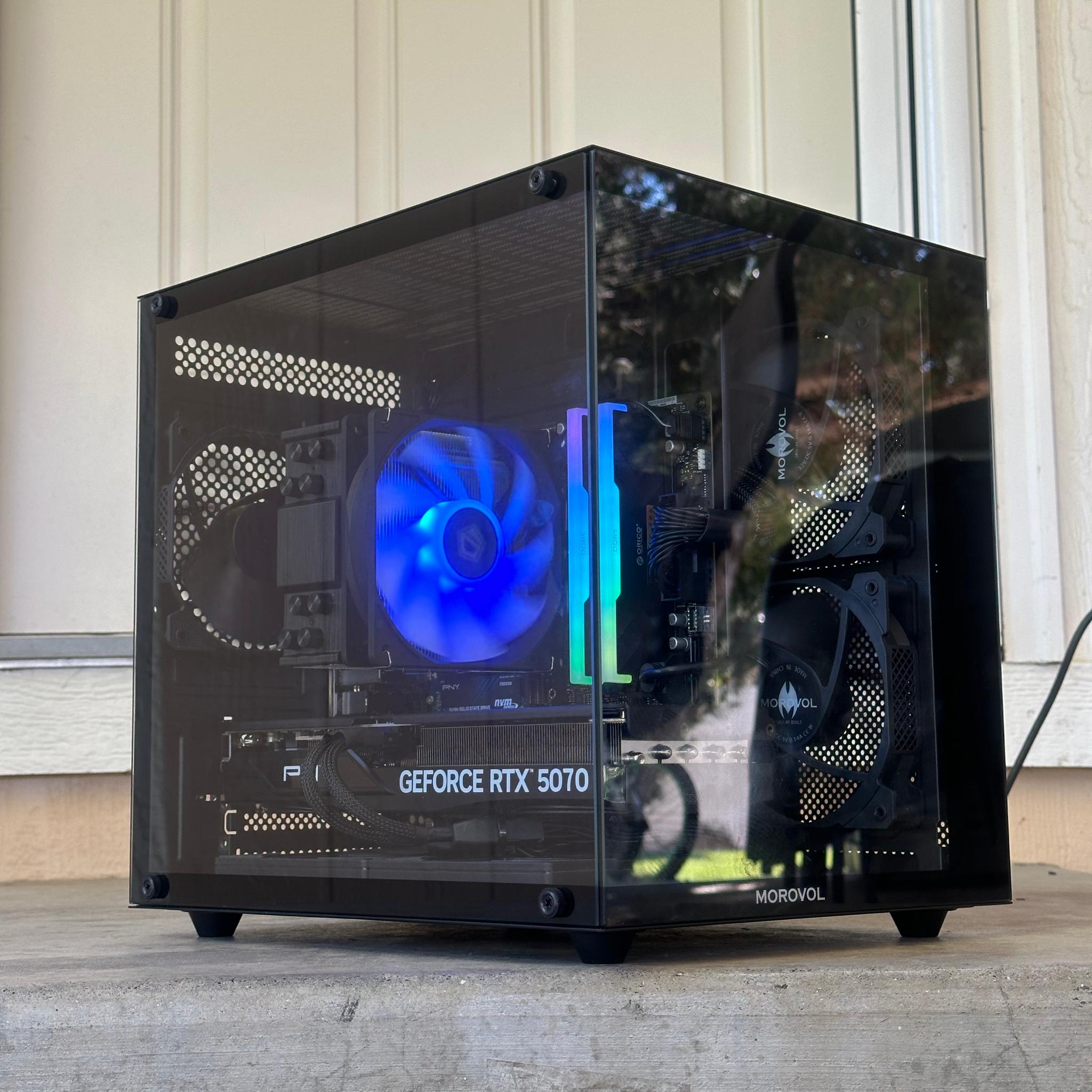Rtx 5070 / Ryzen 7 8700F / 32GB 7200MHz / 1TB nvme ssd / Windows 11