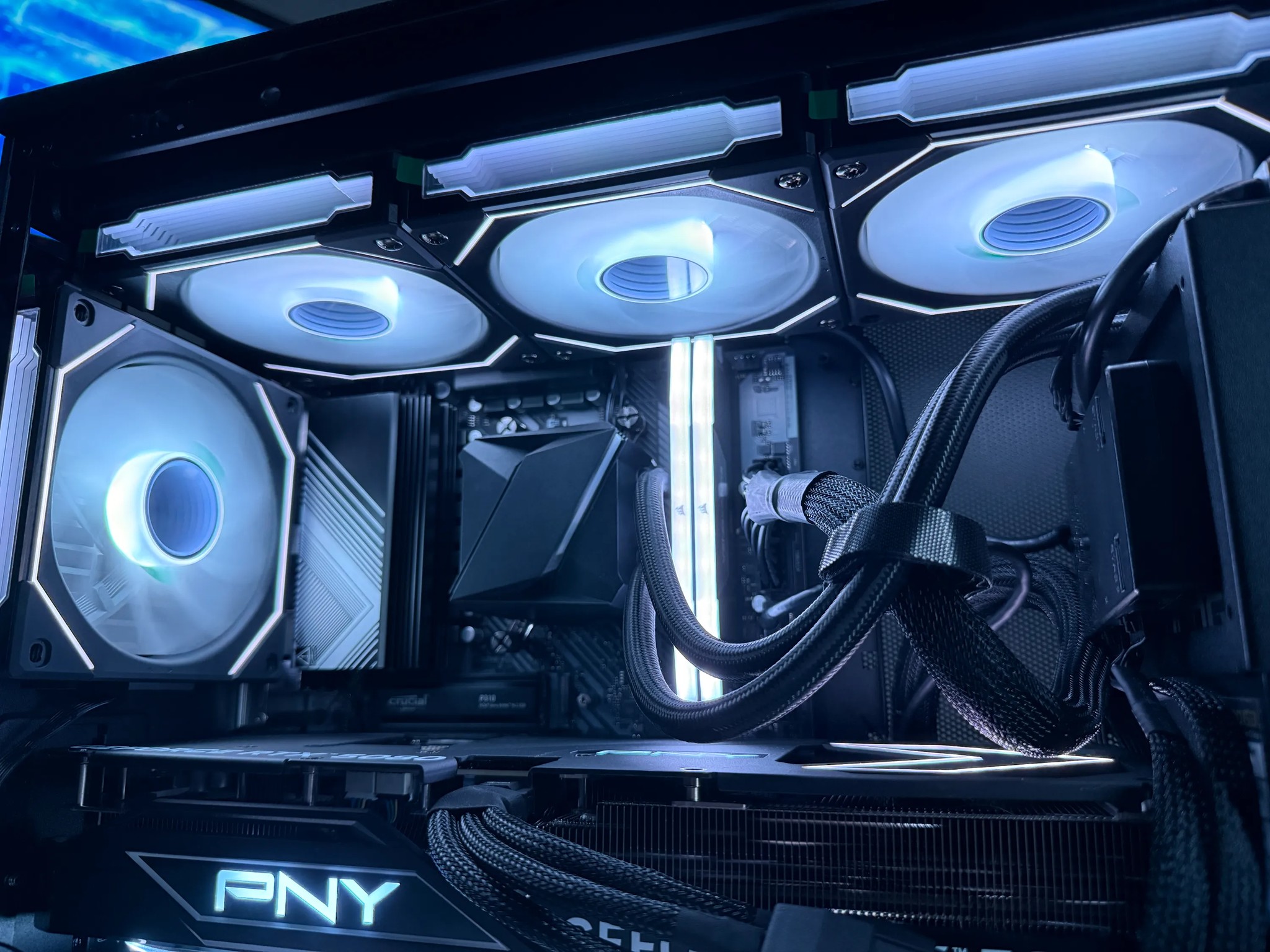 4K Streaming PC - The White Sentinel | RTX 5080 OC | 7950X3D | 32GB DDR5 | 2TB NVME SSD | 1000W Gold