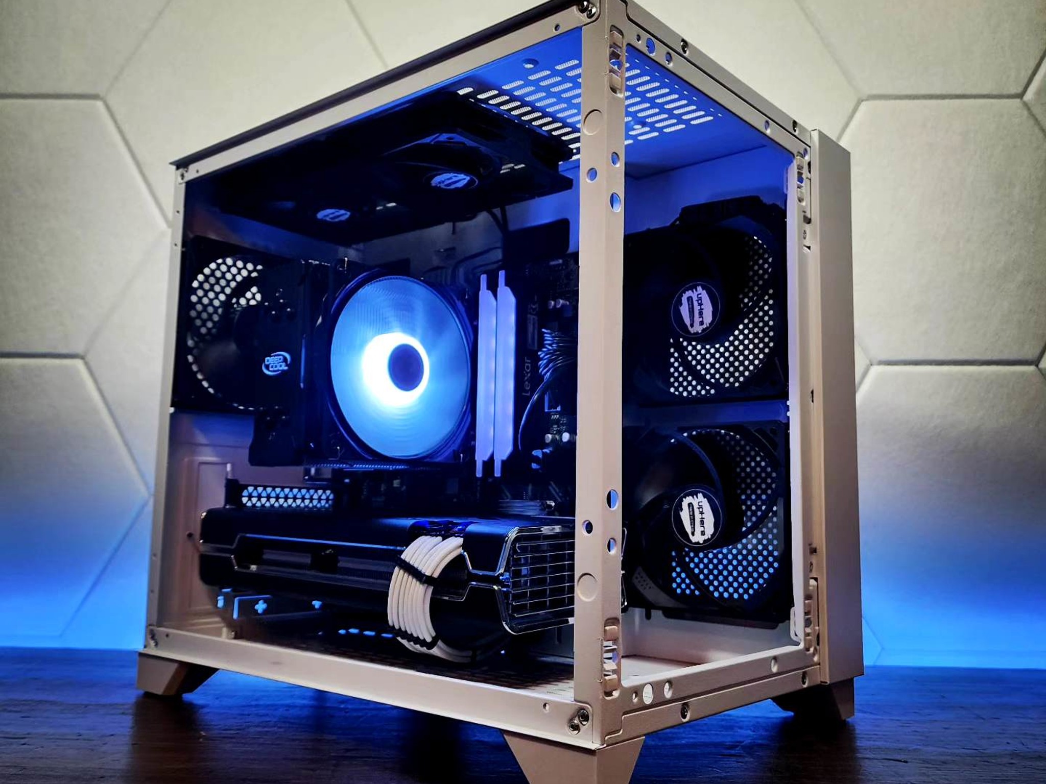 💙🤍 RX 5700XT // Ryzen 5 5600 // 16GB 3600MHz // 1TB NVMe Gen 3