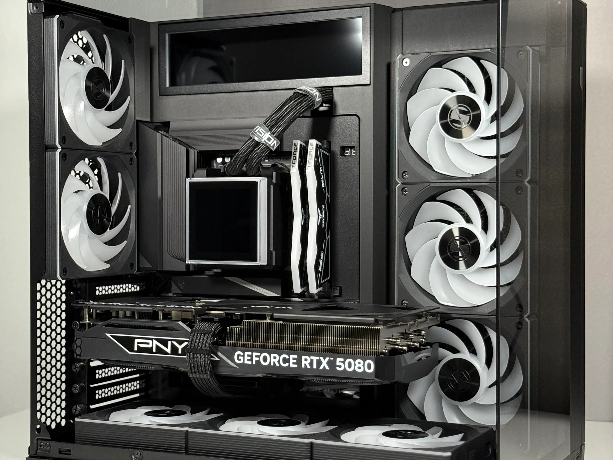 RTX 5080 + Ryzen 9800X3D | "Project Stealth" Zero-Cable Build