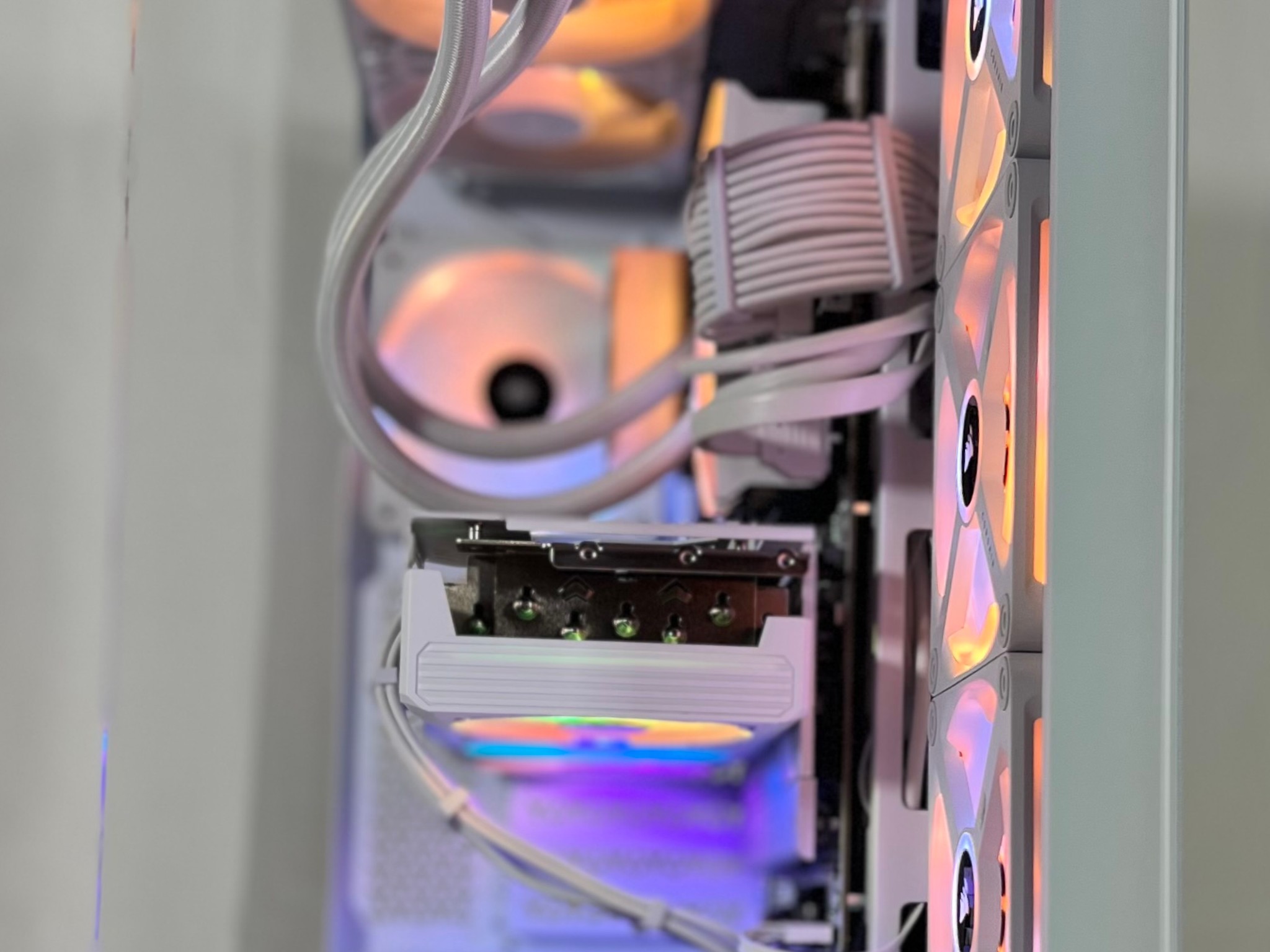 Icey white R7-9800x3d with Rx 9070 XT
