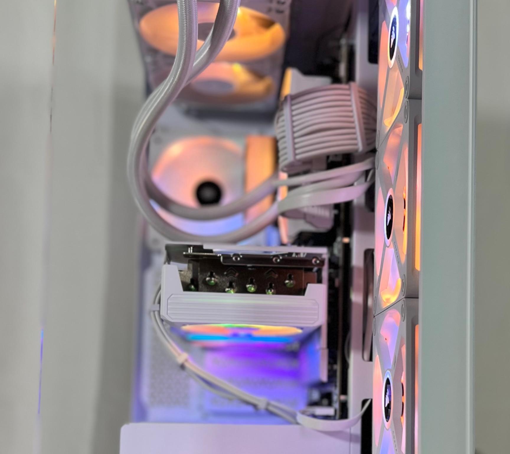 Icey white R7-9800x3d with Rx 9070 XT