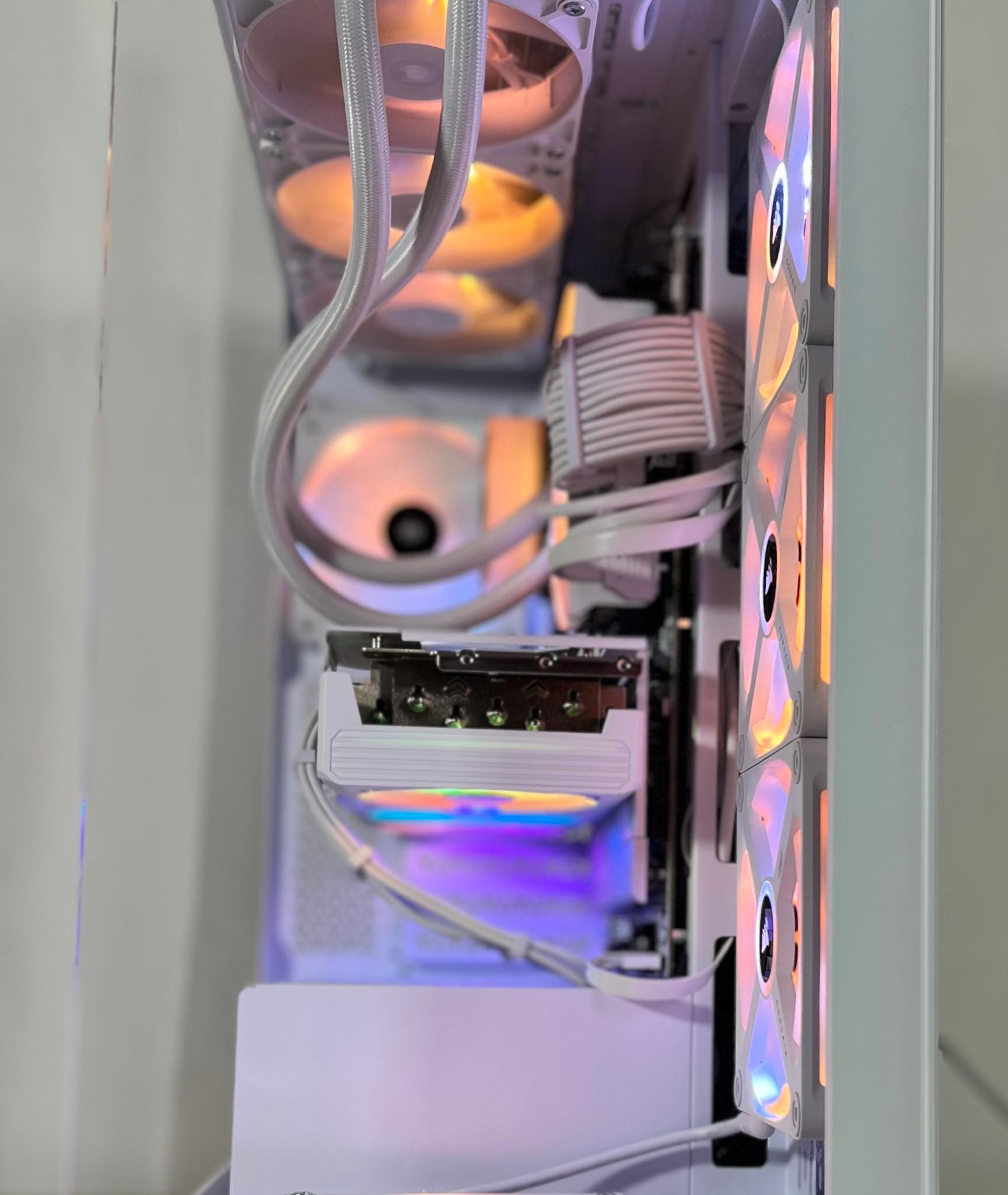 Icey white R7-9800x3d with Rx 9070 XT