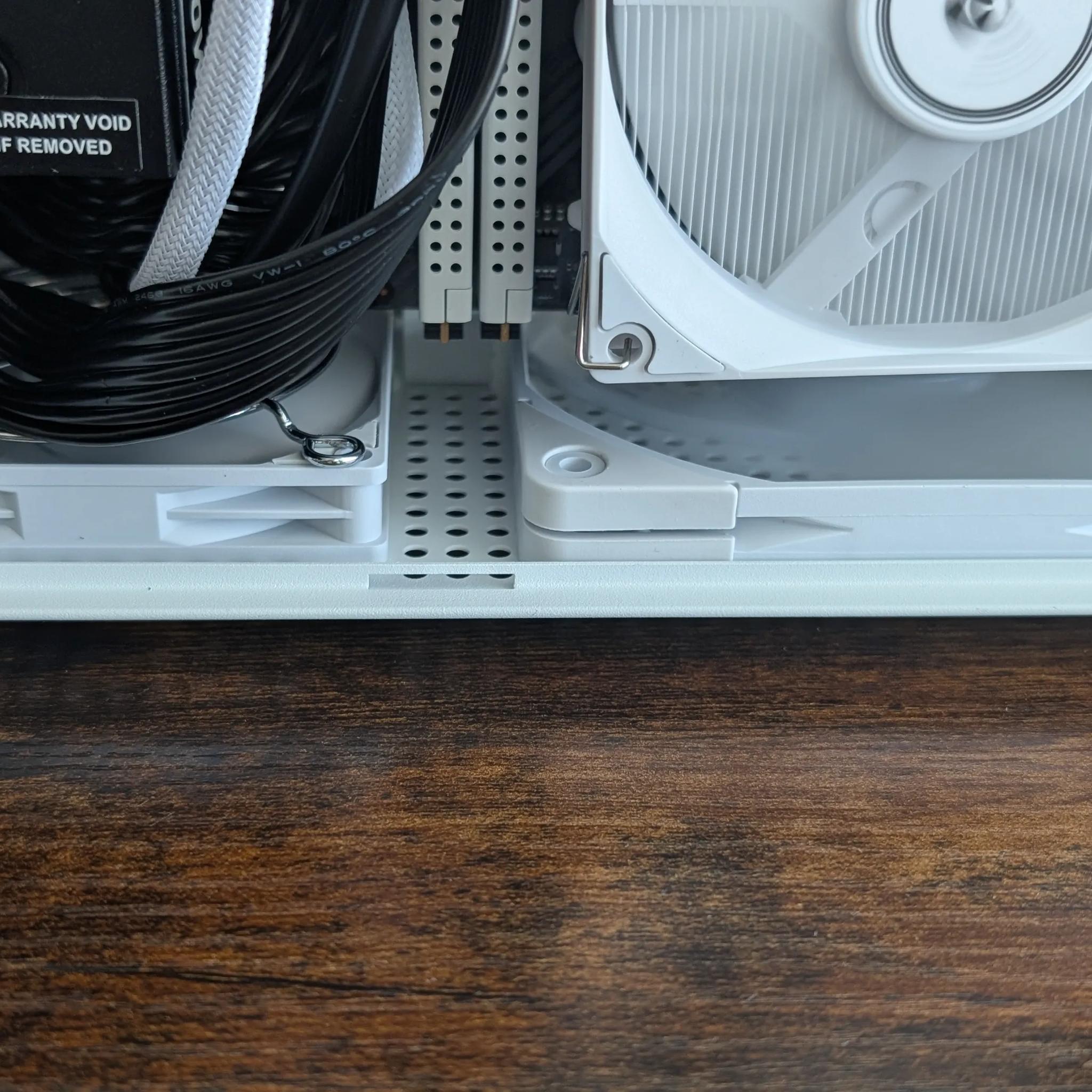 5070 + 9600X - Tiny White Mini ITX PC (8.1L) - Full size GPU