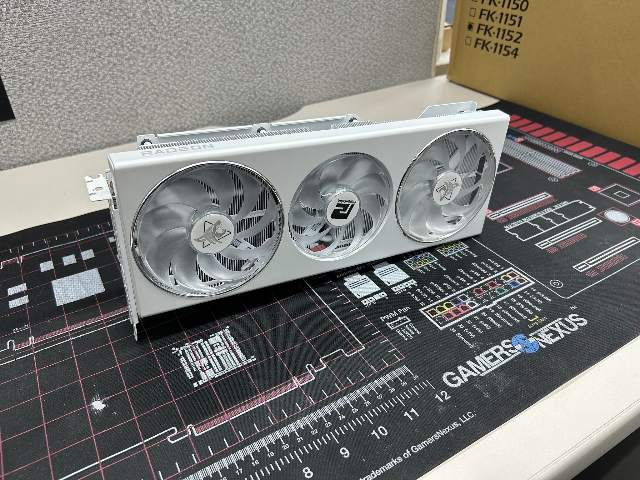 PowerColor Hellhound RX 7800XT Spectral White 16GB