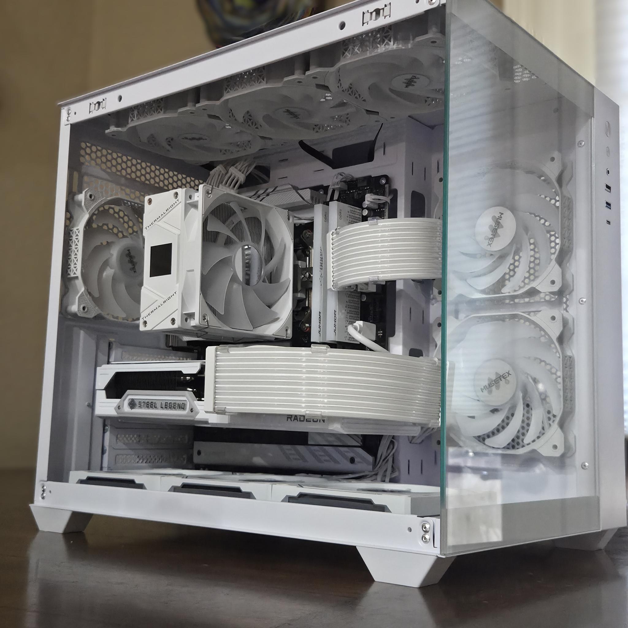 White Spectre! 👻 | Ryzen 5 9600X | RX 9070 XT | 32GB DDR5 6000 | Display on Cooler!
