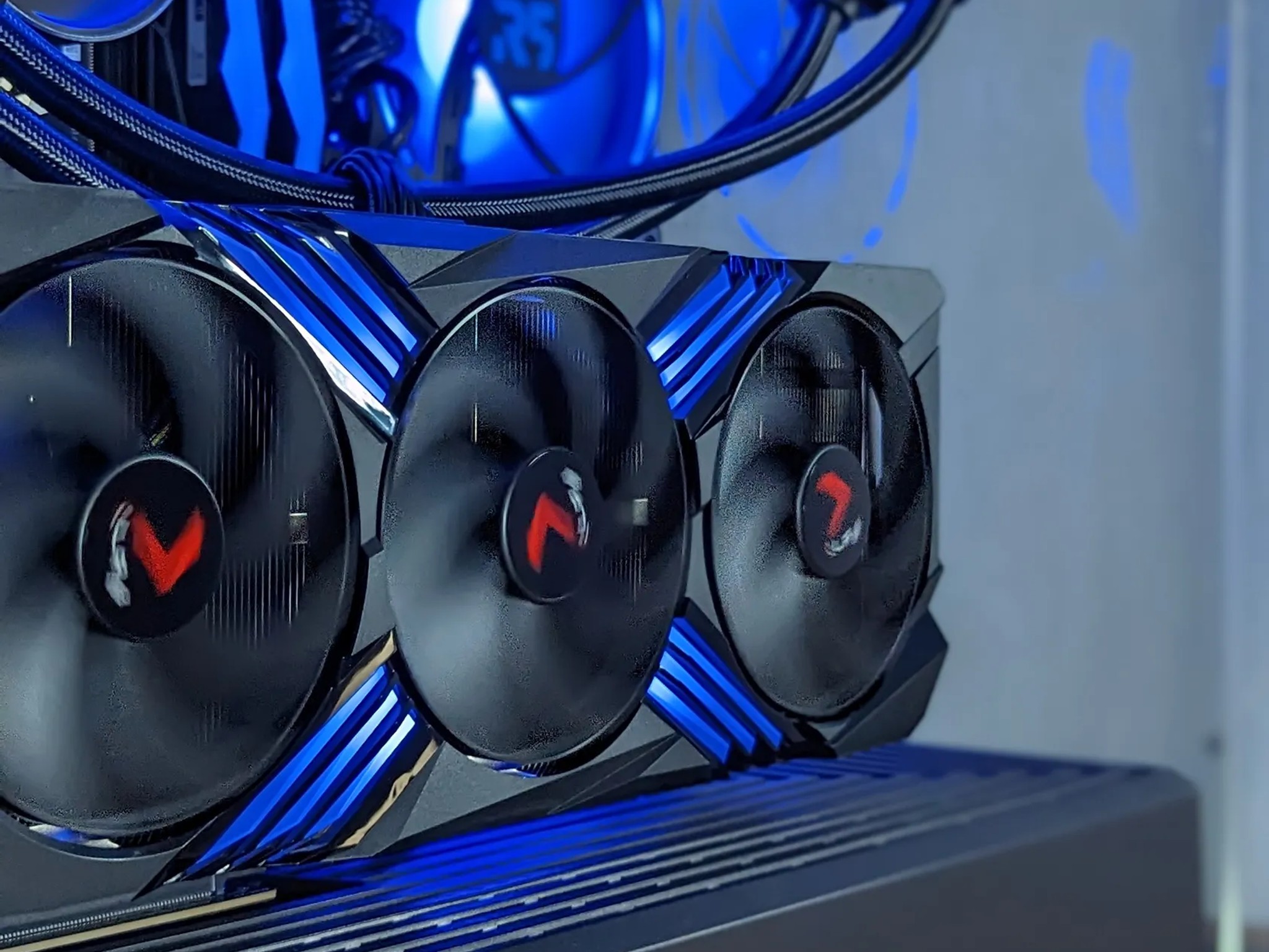 RTX 4080 // Ryzen 9 7950x // 32GB 6000Mhz DDR5 // 2TB Samsung 980 Pro // WiFi