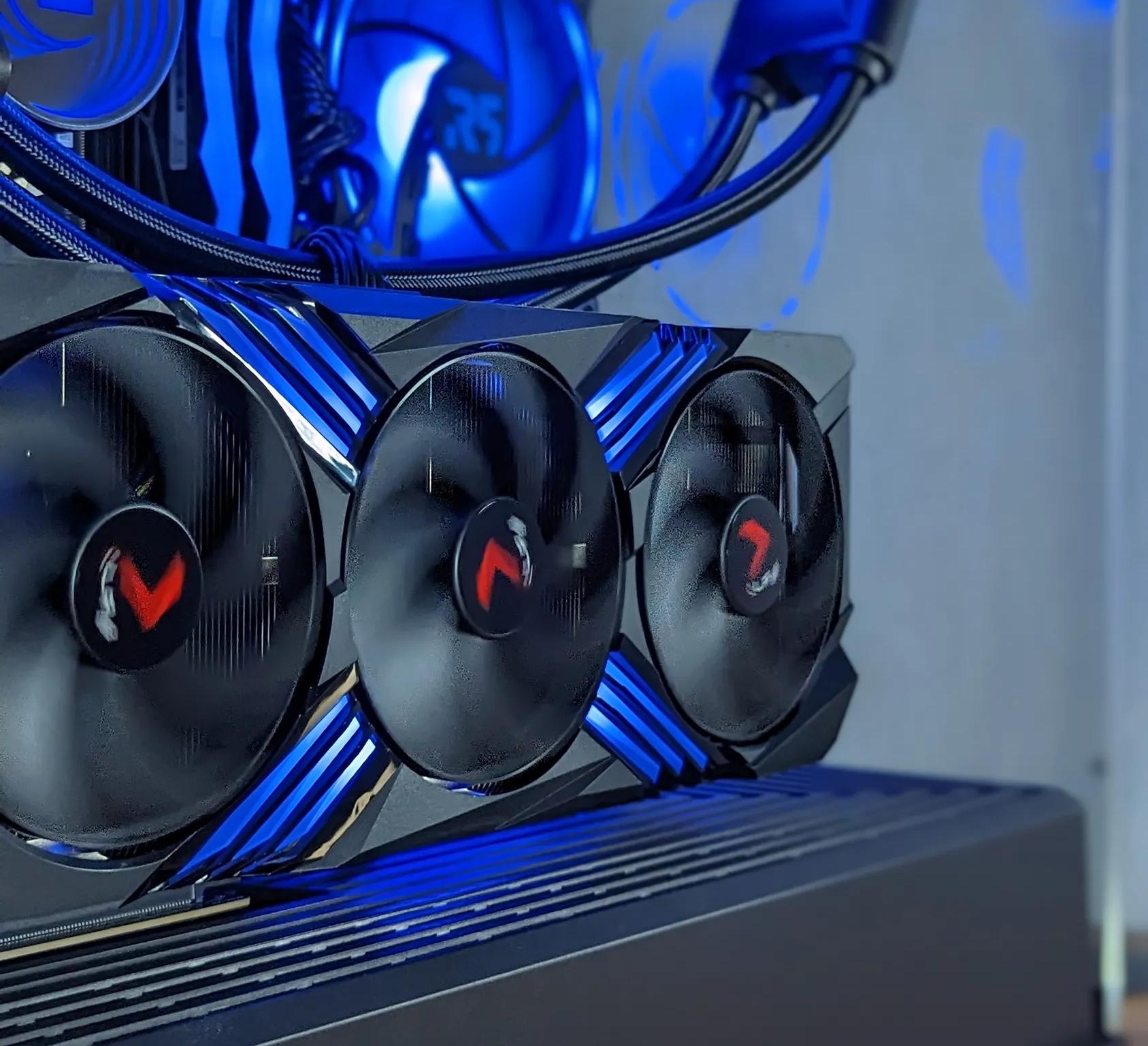 RTX 4080 // Ryzen 9 7950x // 32GB 6000Mhz DDR5 // 2TB Samsung 980 Pro // WiFi