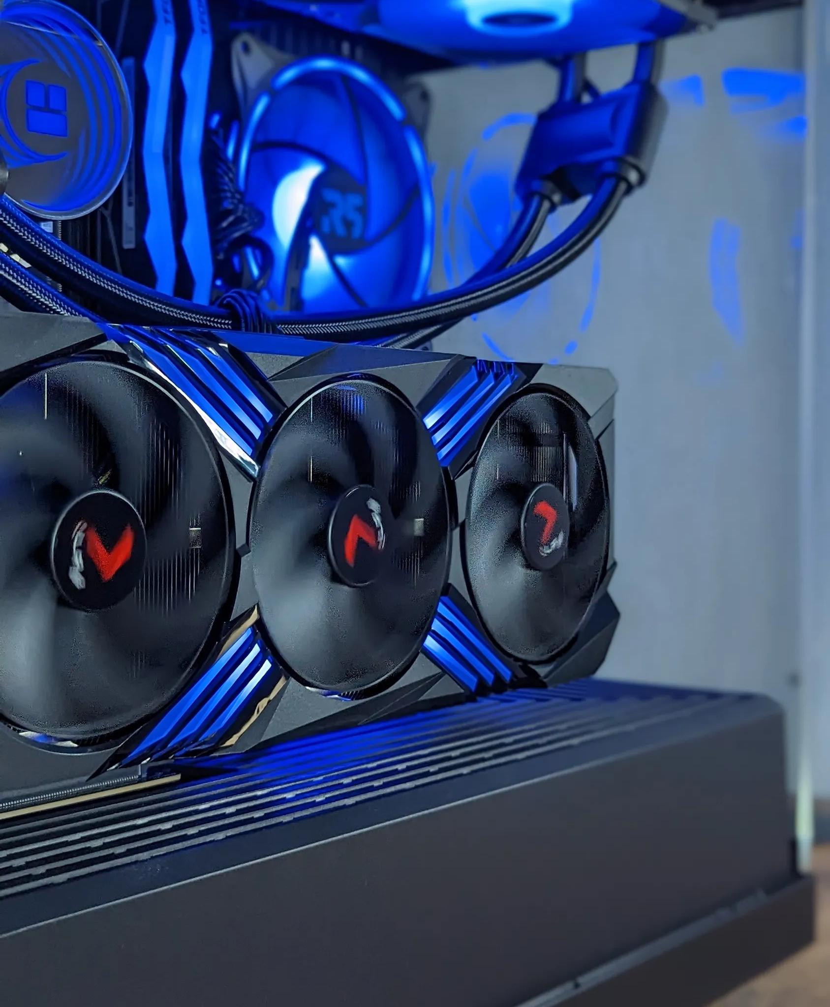 RTX 4080 // Ryzen 9 7950x // 32GB 6000Mhz DDR5 // 2TB Samsung 980 Pro // WiFi