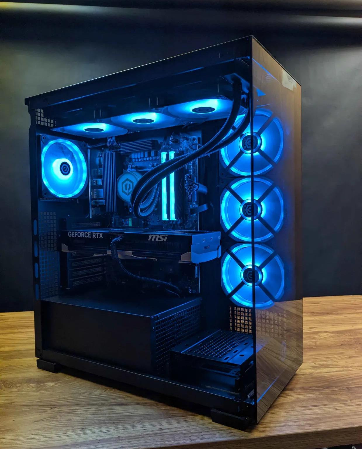 High End CyberPower Gaming PC - Ryzen 7 9800X3D - RTX 5070 Ti