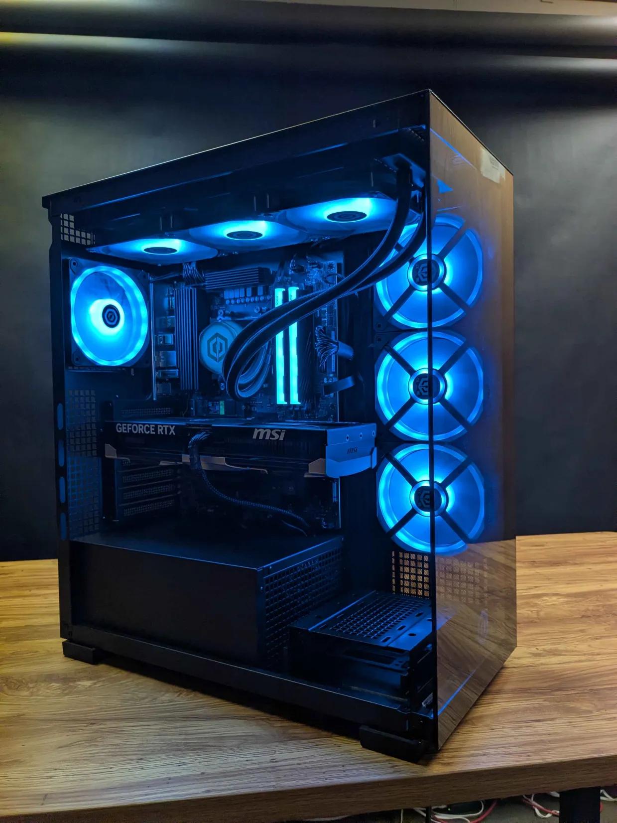 High End CyberPower Gaming PC - Ryzen 7 9800X3D - RTX 5070 Ti
