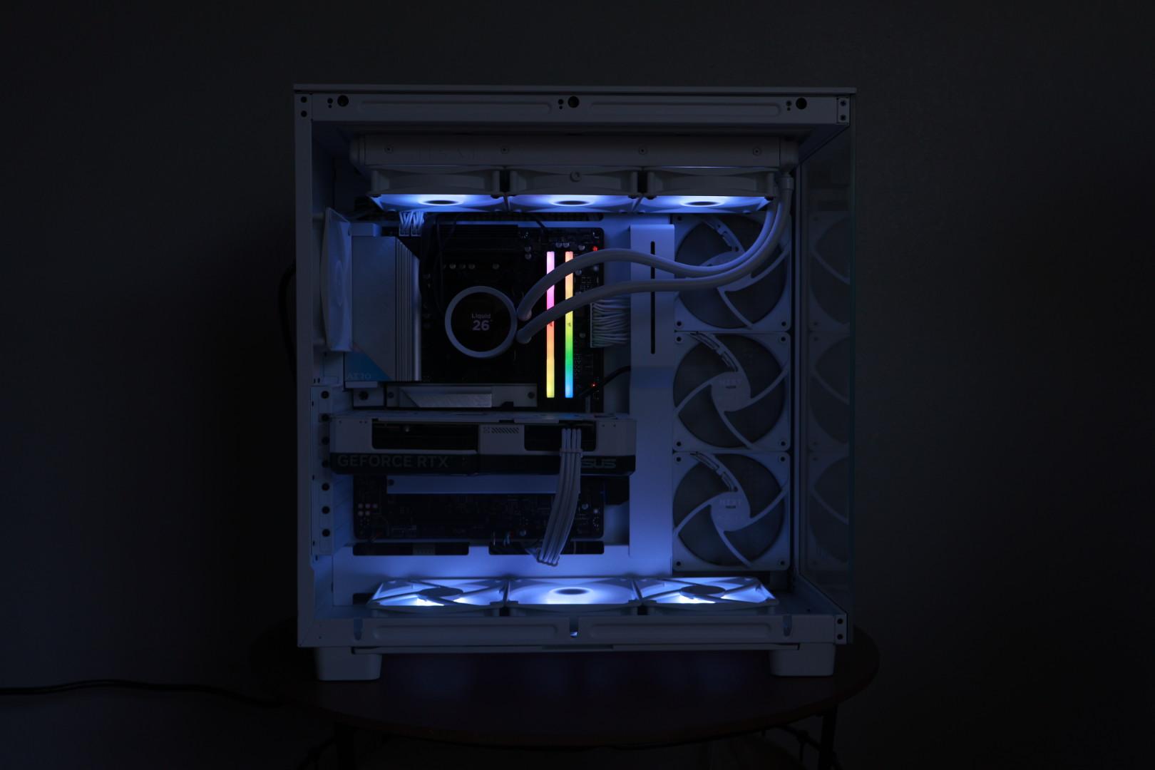 FULL WHITE GAMING PC - RTX 4070 12 GB, Ryzen 7 7800X3D, Liquid Cooling, 4 TB storage, 32 GB RAM