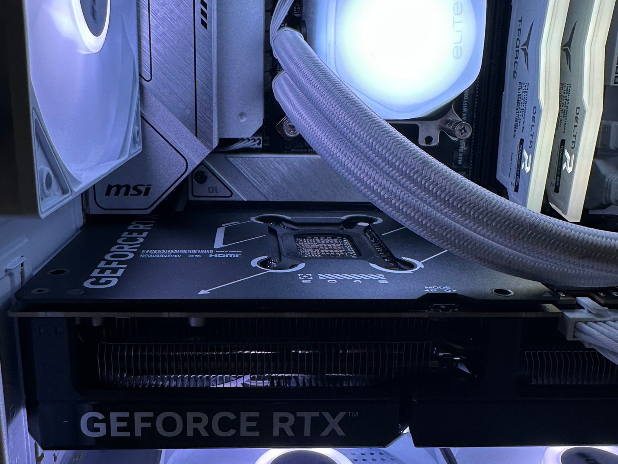 *White Build* i7-13700K / RTX 5070 / 1TB NVME / 32GB RAM