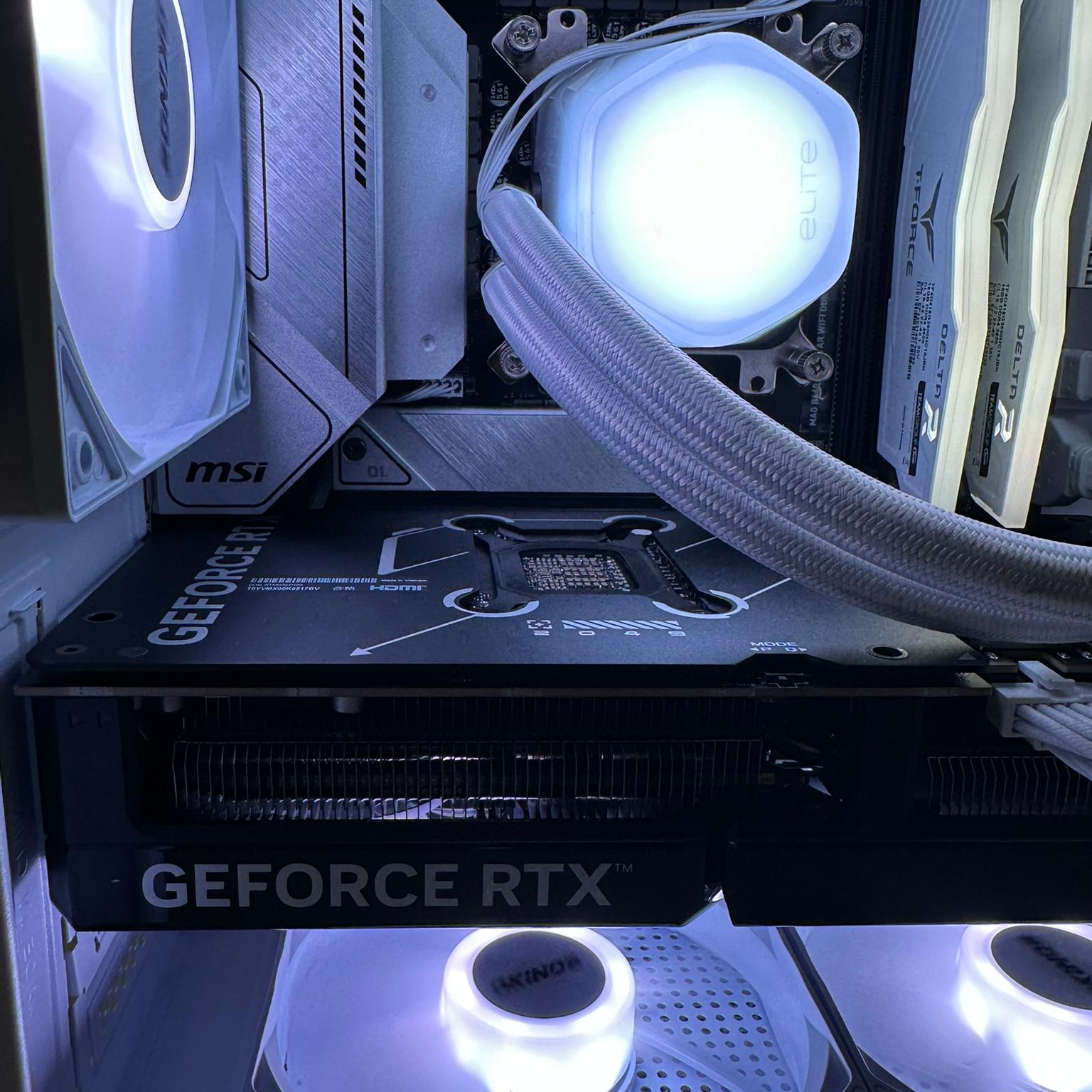 *White Build* i7-13700K / RTX 5070 / 1TB NVME / 32GB RAM