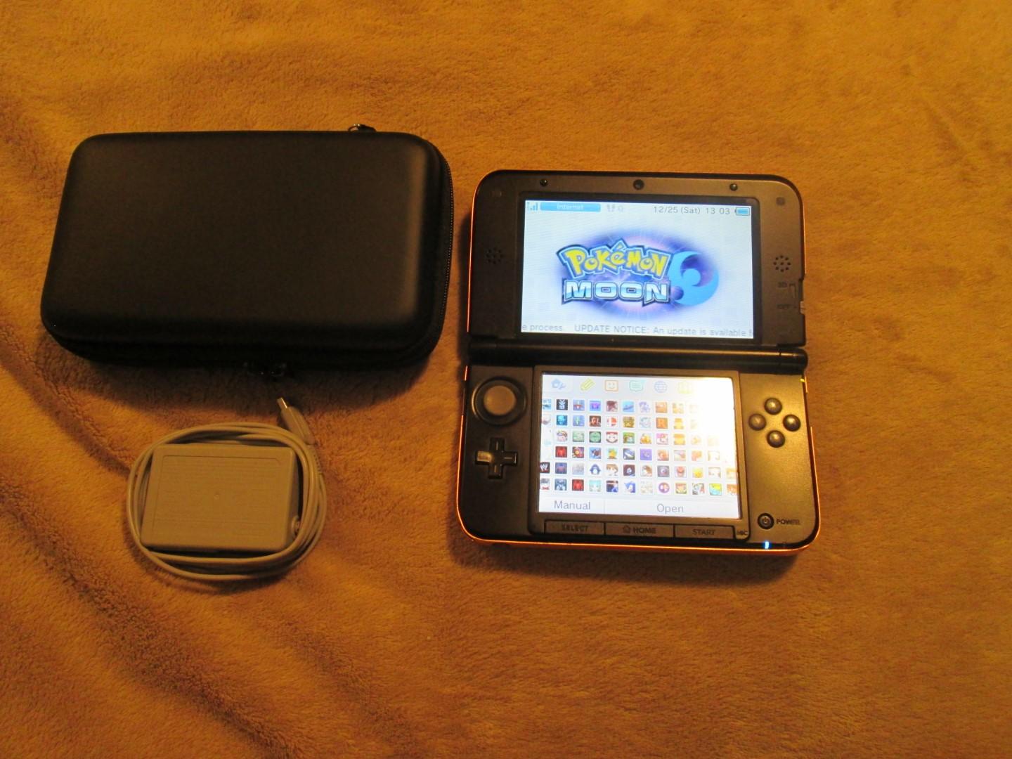 Nintendo 3ds XL Gold Metal Case With Accessories And Games